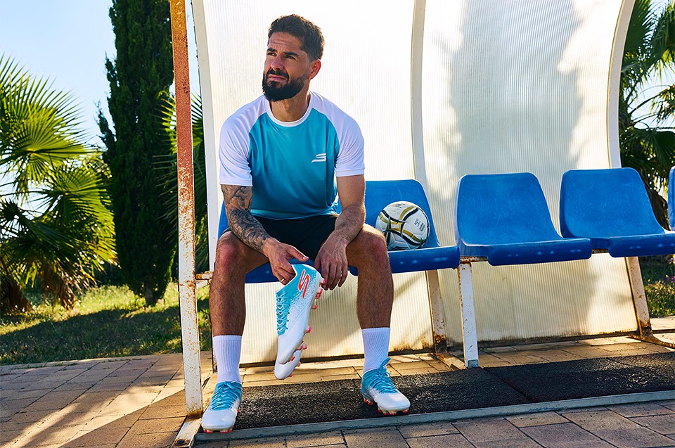 Tendencias en botas de fútbol 2025: ¿qué llevan los cracks en el campo?