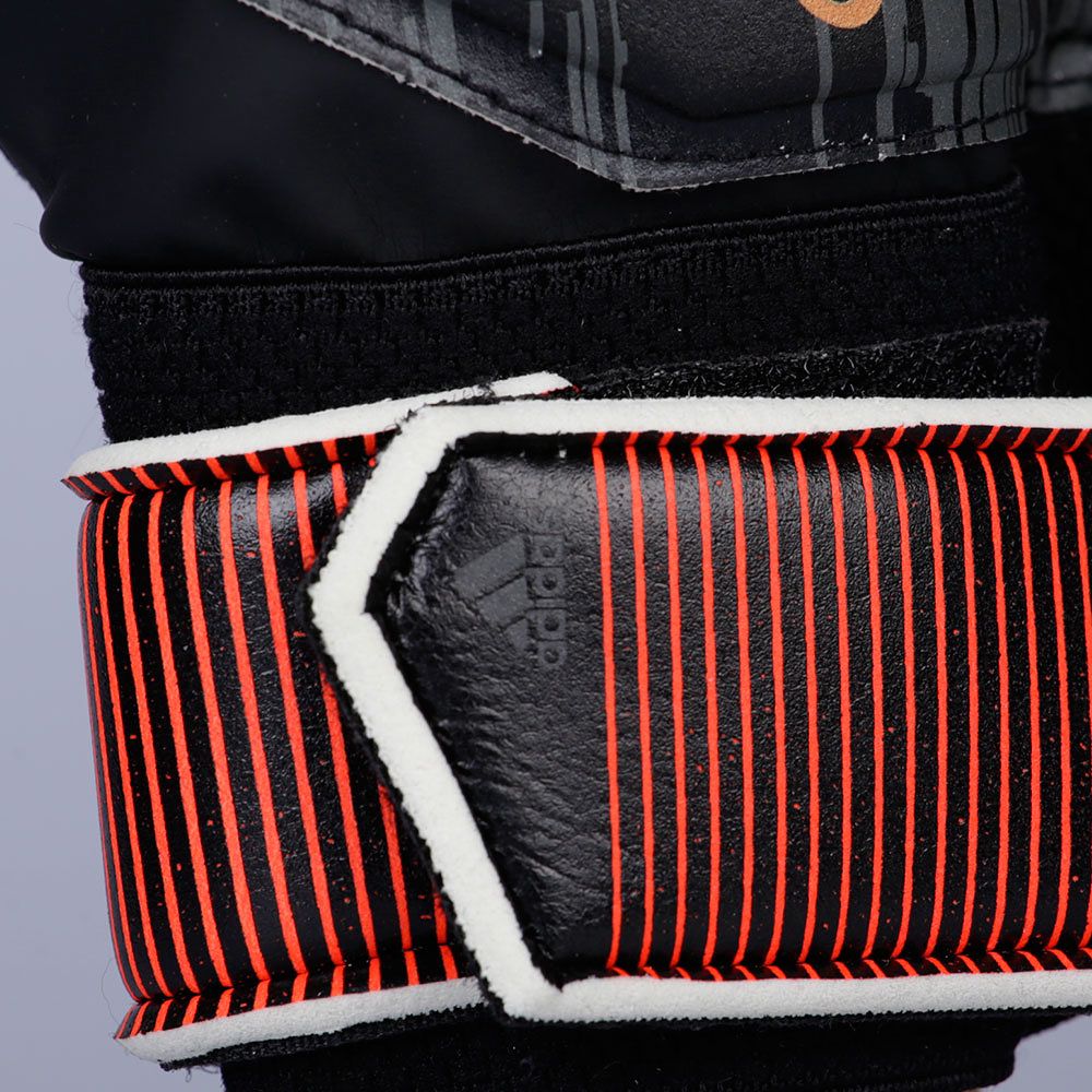 Guantes Predator 18 Training Negro - Fútbol Factory