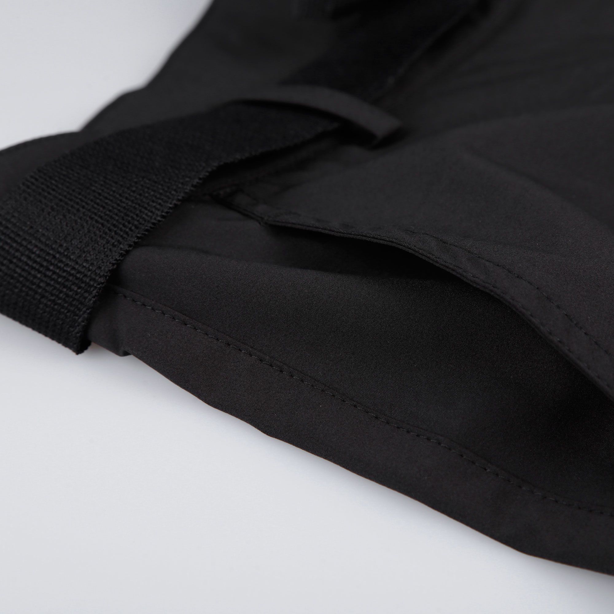 Pantalón Corto de Paseo Travel Pasarela Negro - Fútbol Factory
