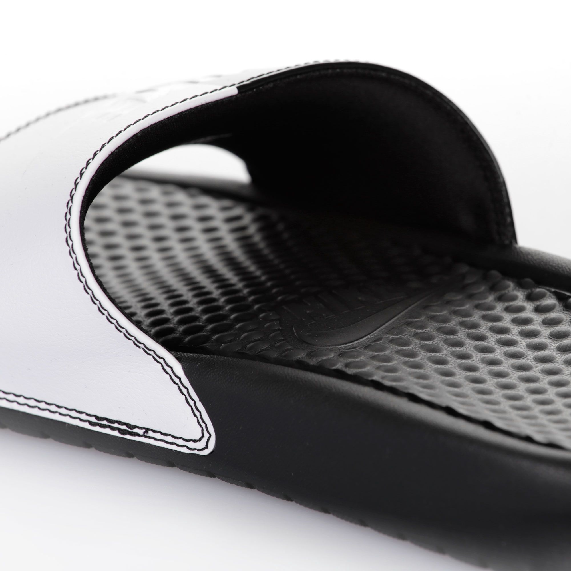 Chanclas Benassi JDI Negro - Fútbol Factory