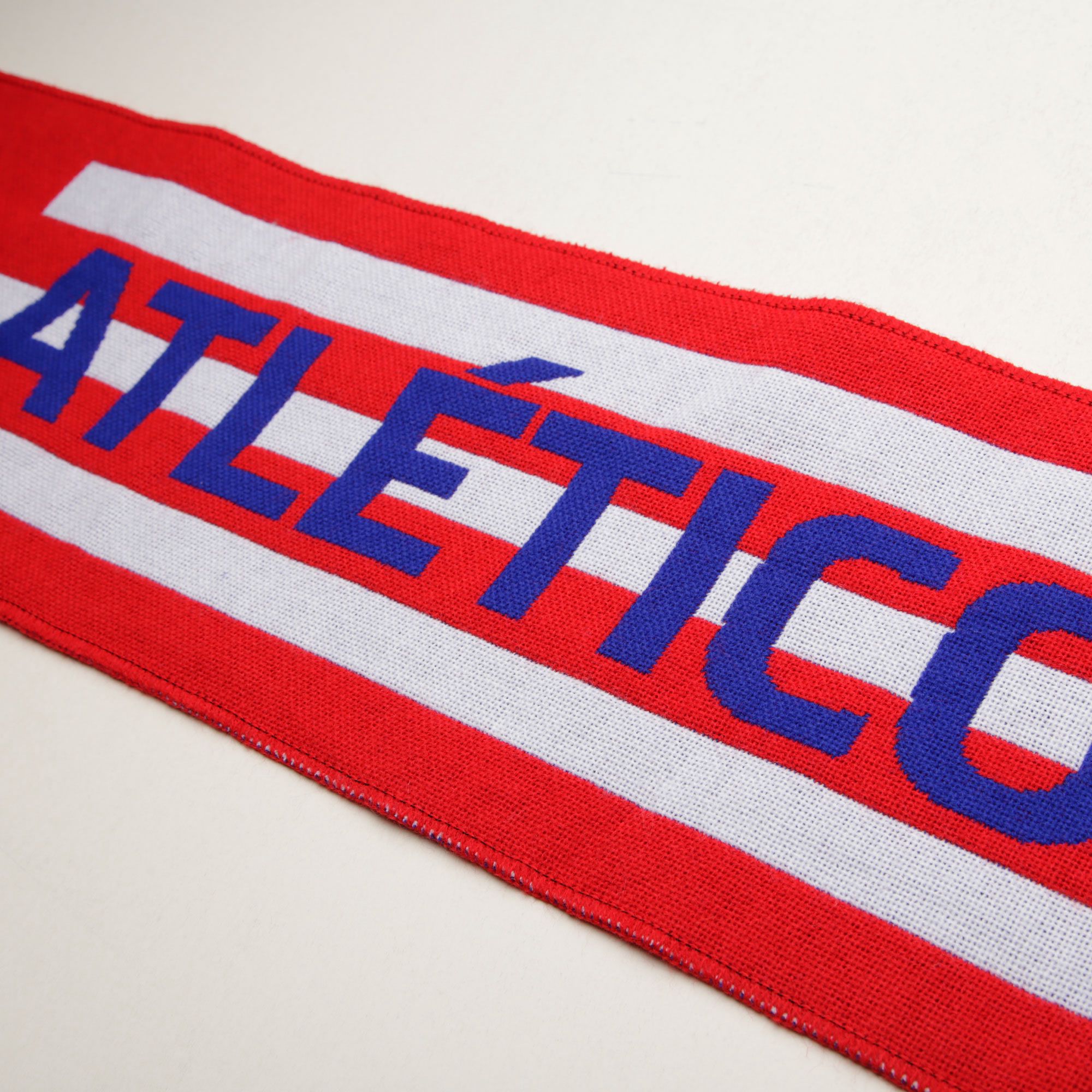 Bufanda Oficial Atlético de Madrid Nunca Dejes de Creer Rojo Blanco - Fútbol Factory
