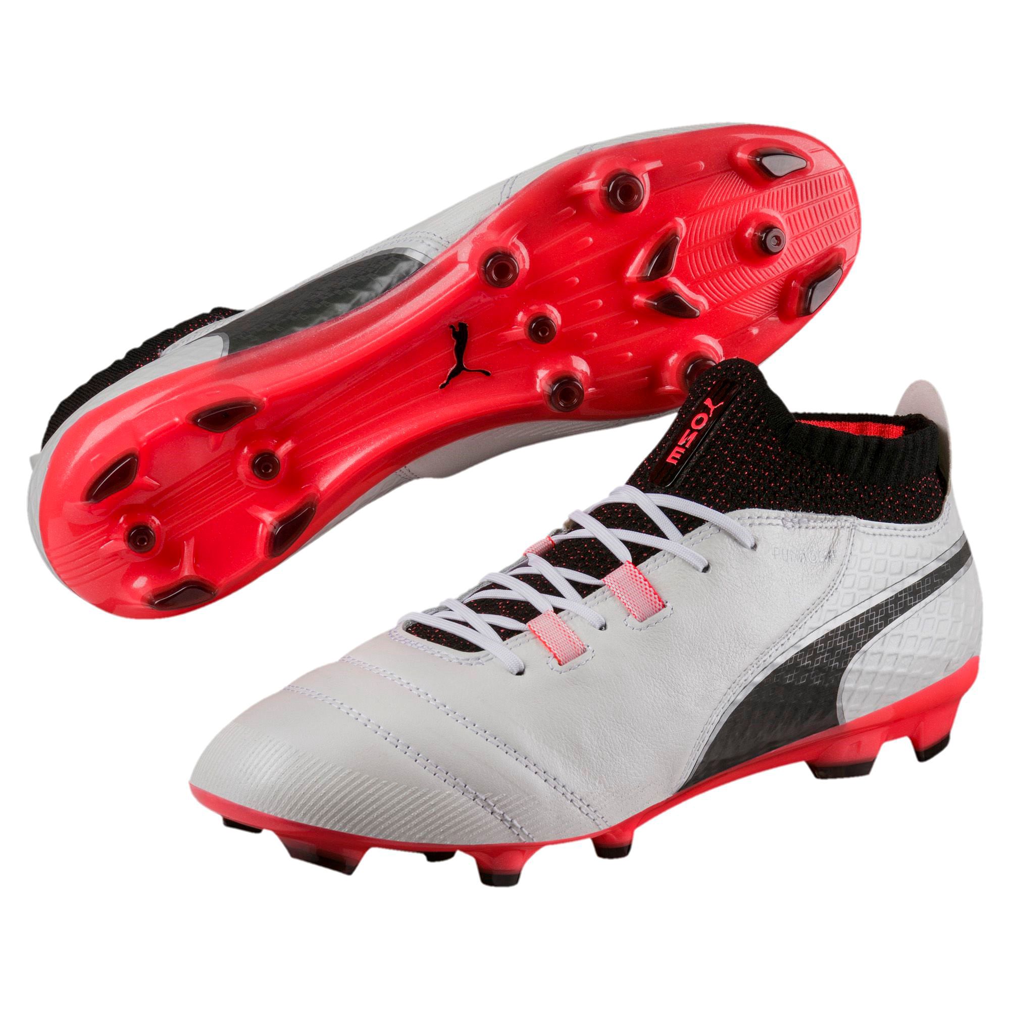 Botas de fútbol de la línea ONE 17.1 AG de Puma. Carcasa en piel natural premium - Fútbol Factory
