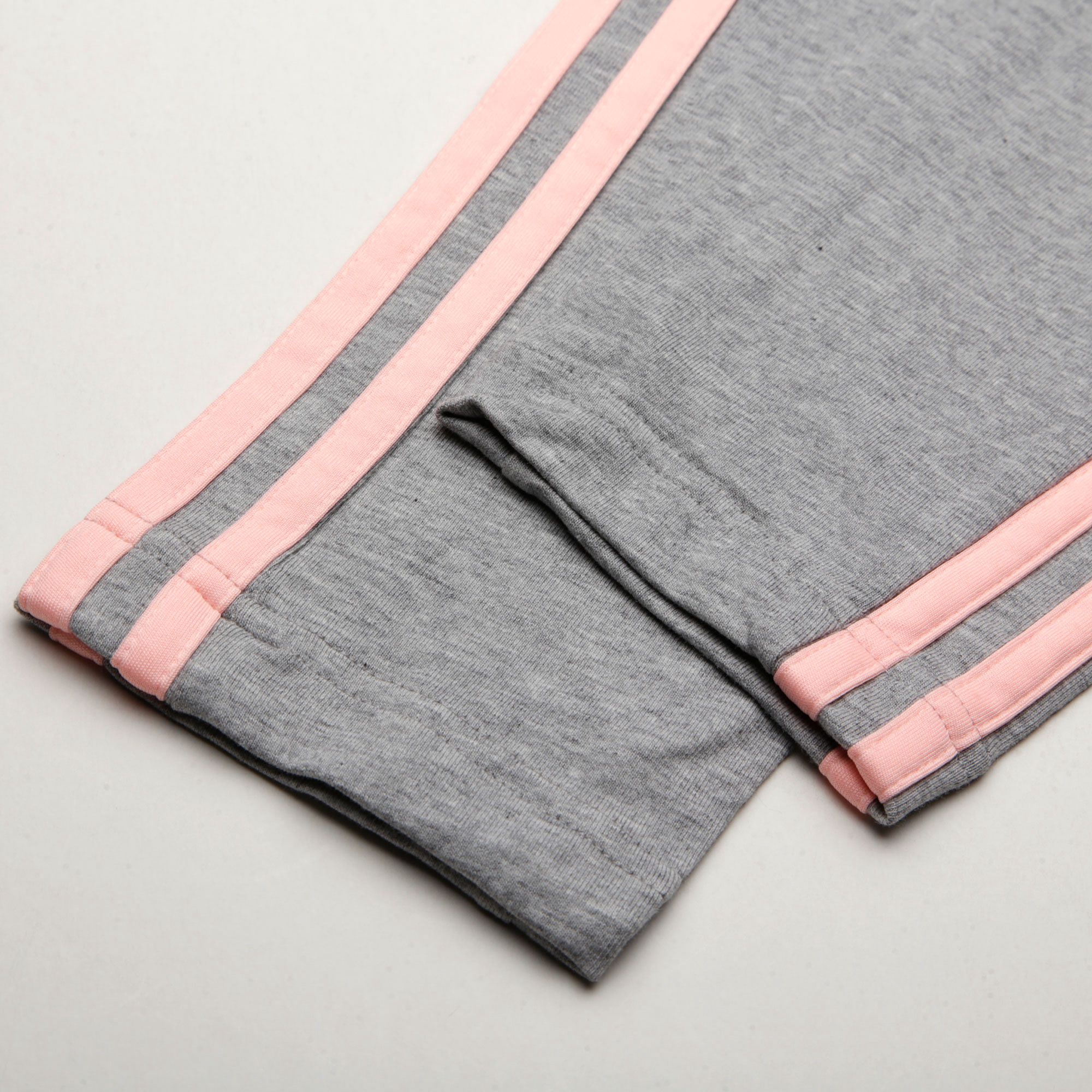 Mallas de Training Essentials Tres Bandas Mujer Gris Rosa - Fútbol Factory