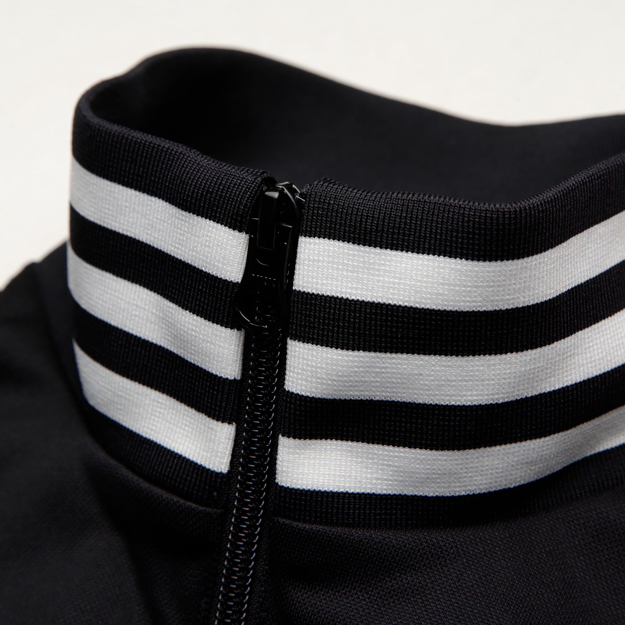 Chaqueta Real Madrid 2018/2019 Negro - Fútbol Factory