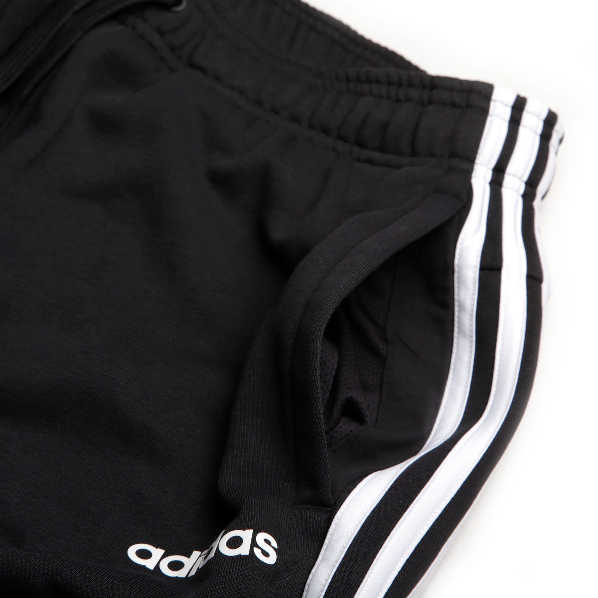 Pantalón de Paseo Essentials Tres Banda Negro Blanco - Fútbol Factory