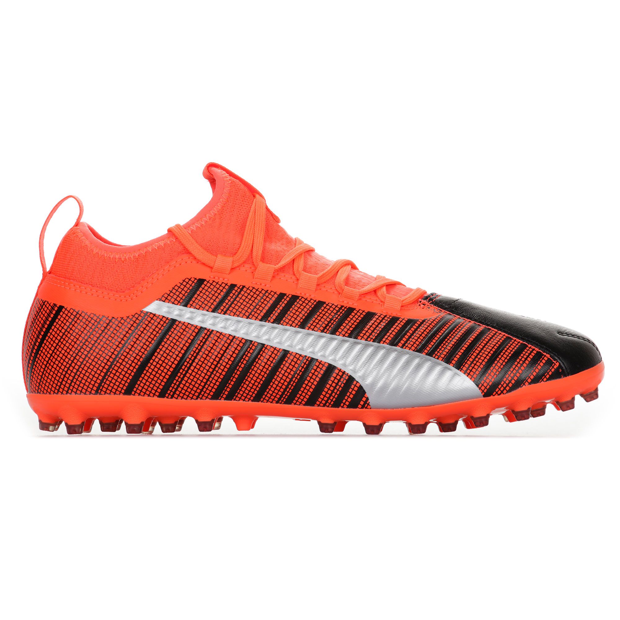 Botas de Fútbol ONE 5.3 MG Negro Rojo - Fútbol Factory