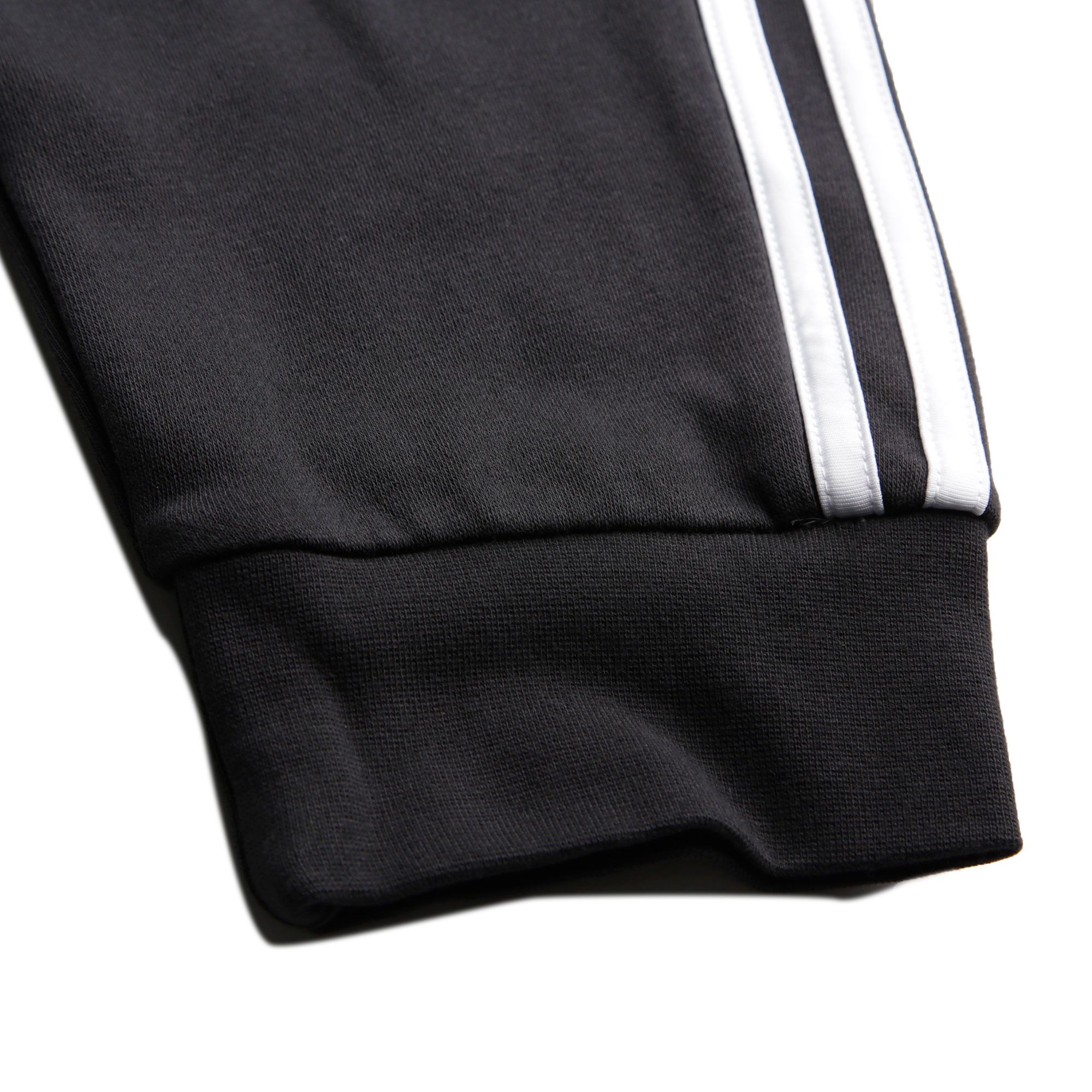 Pantalón de Training Essentials Tres Bandas Tapered Negro - Fútbol Factory