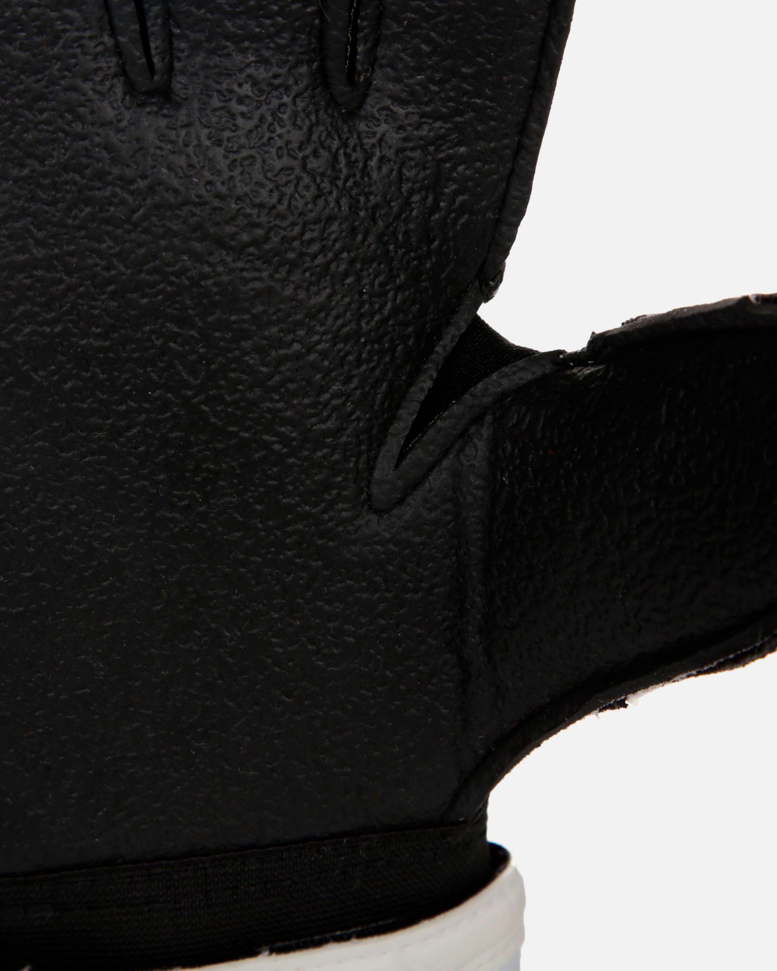 Guantes One Flat Turf Black Legend Negro - Fútbol Factory