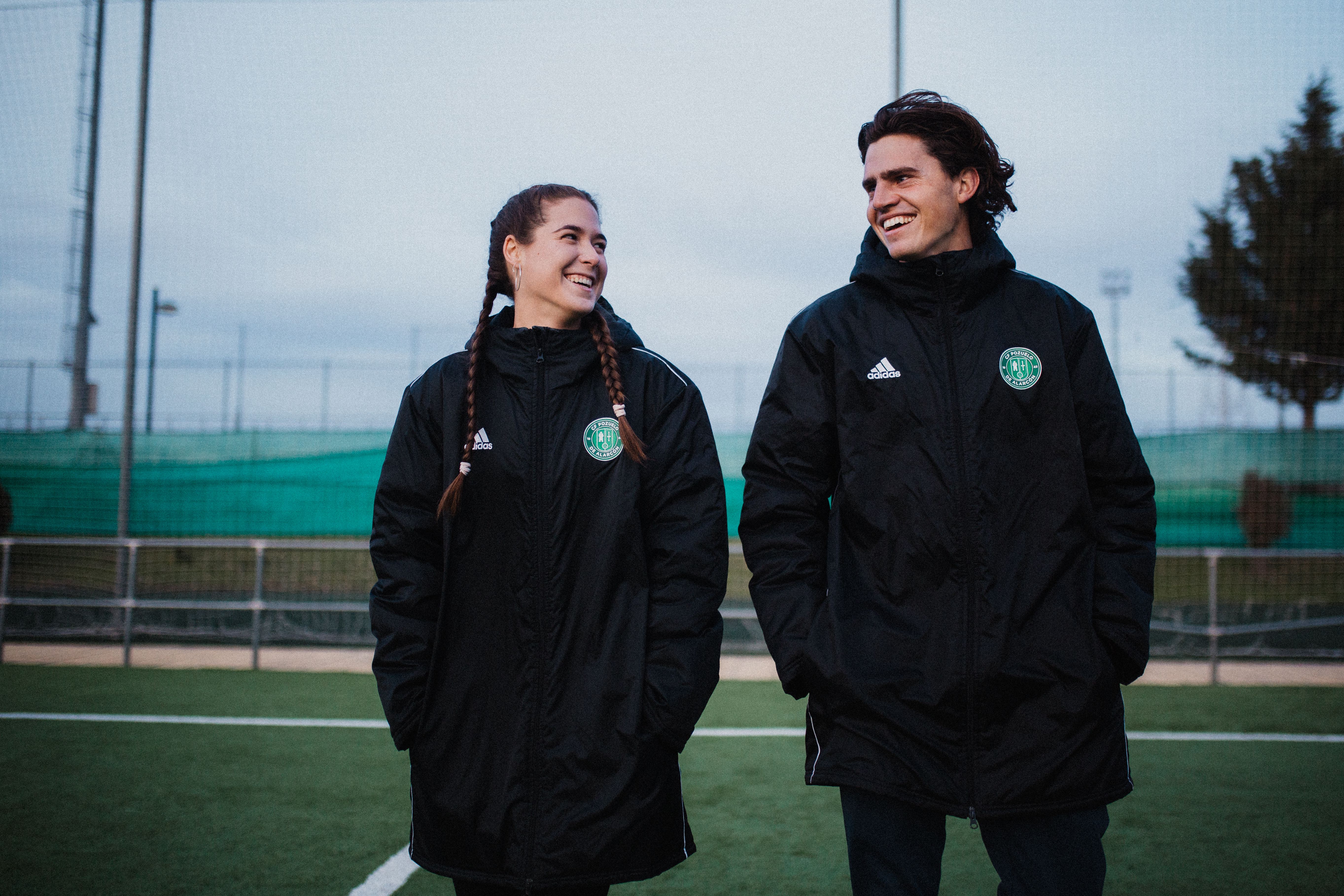 Abrigo de Paseo CF Pozuelo 2020/2021 Junior Negro - Fútbol Factory