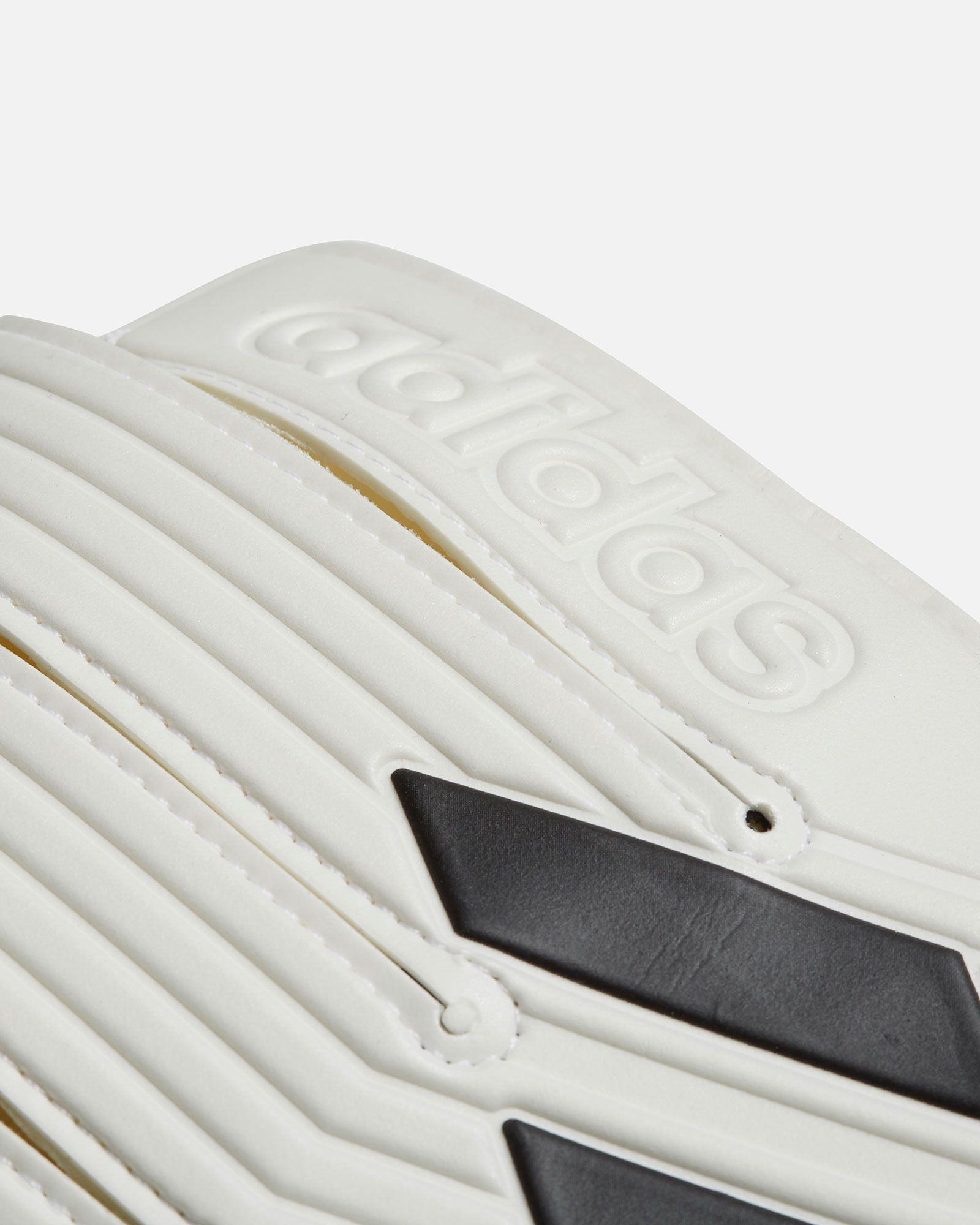 Guantes adidas Tiro Club - Fútbol Factory