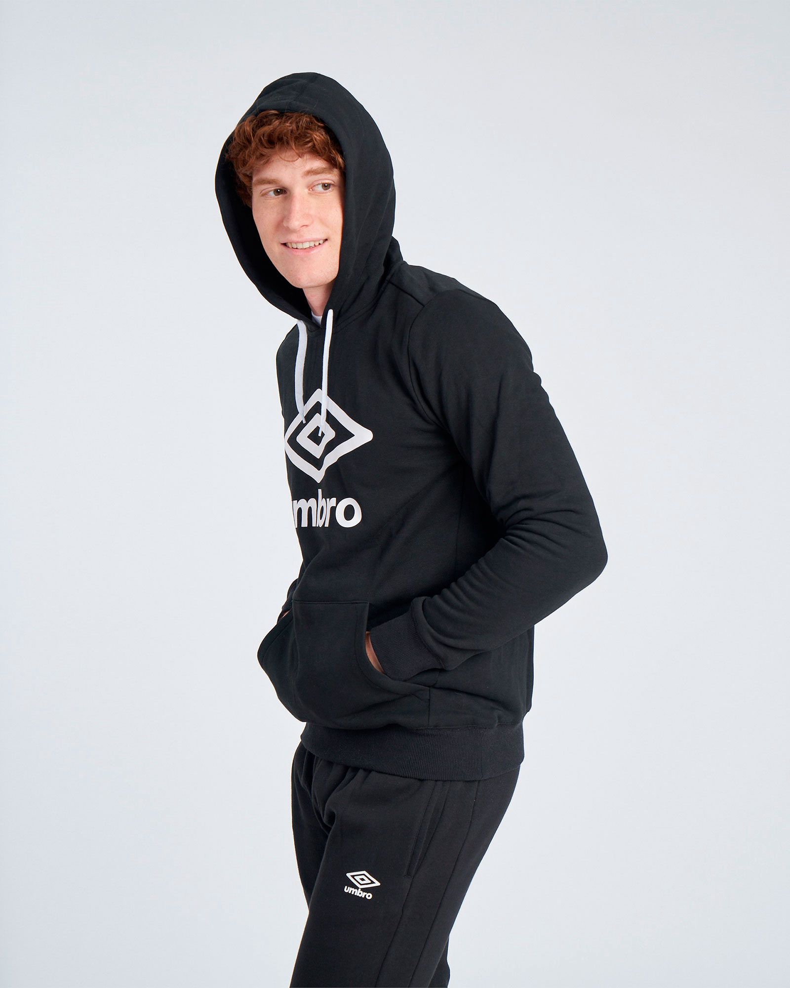 Sudadera Umbro Wardrobe HD - Fútbol Factory