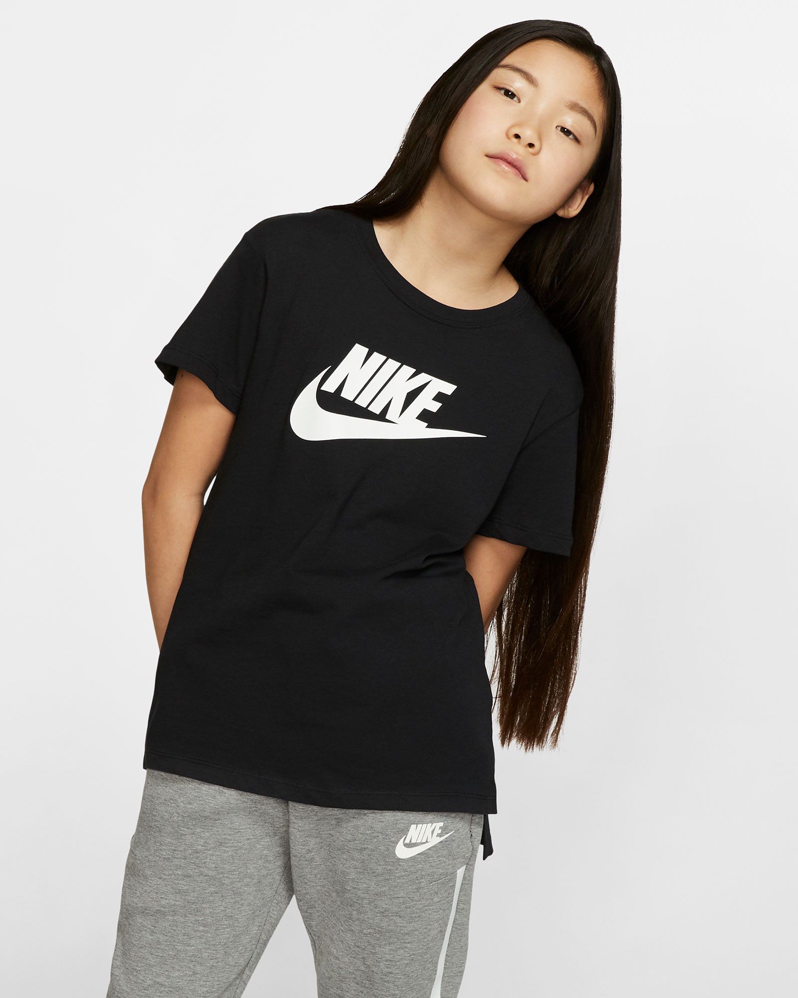 Camiseta Nike NSW Tee Futura - Fútbol Factory