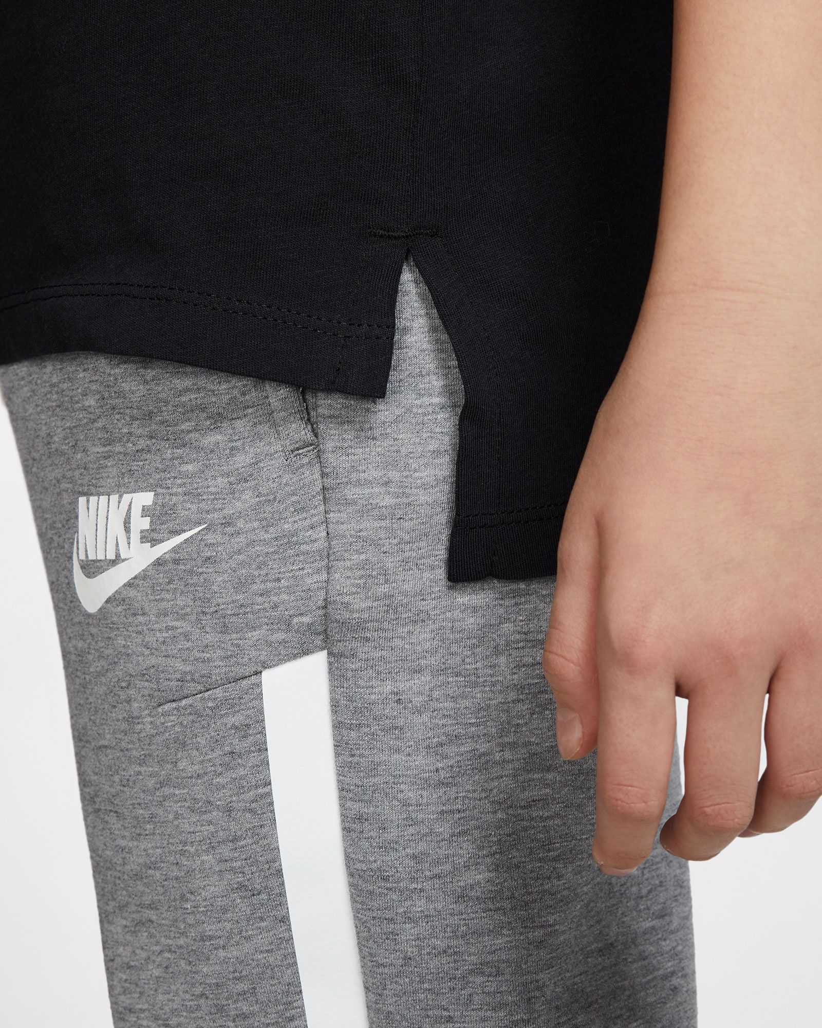 Camiseta Nike NSW Tee Futura - Fútbol Factory