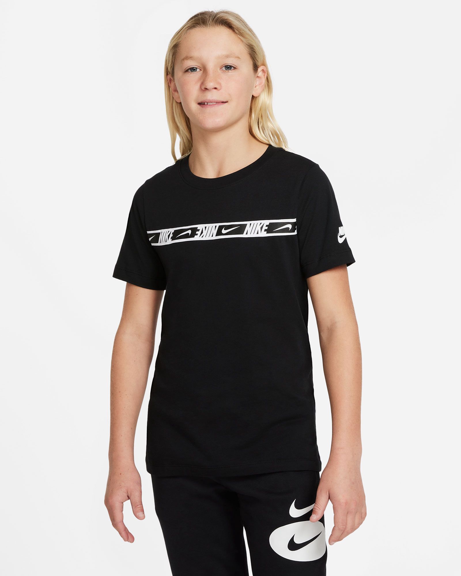 Camiseta Nike NSW Repeat - Fútbol Factory