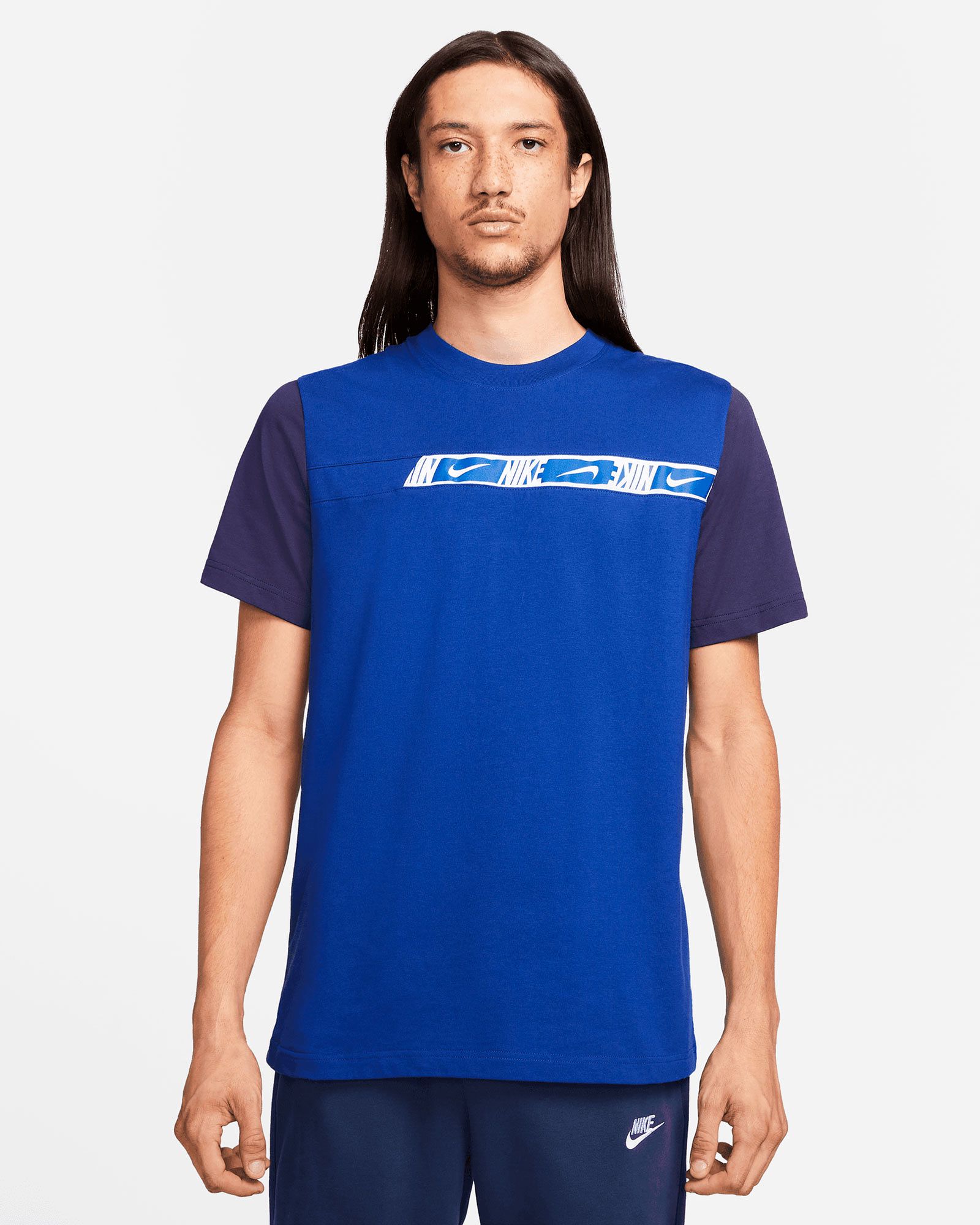 Camiseta Nike NSW Repeat - Fútbol Factory