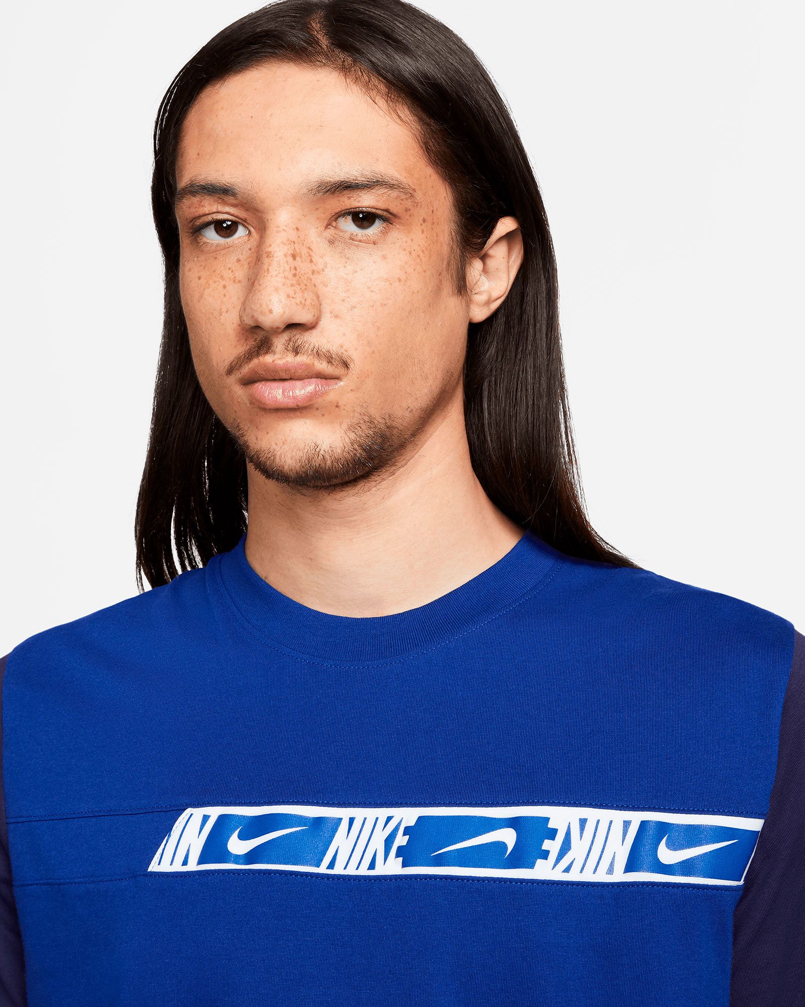 Camiseta Nike NSW Repeat - Fútbol Factory
