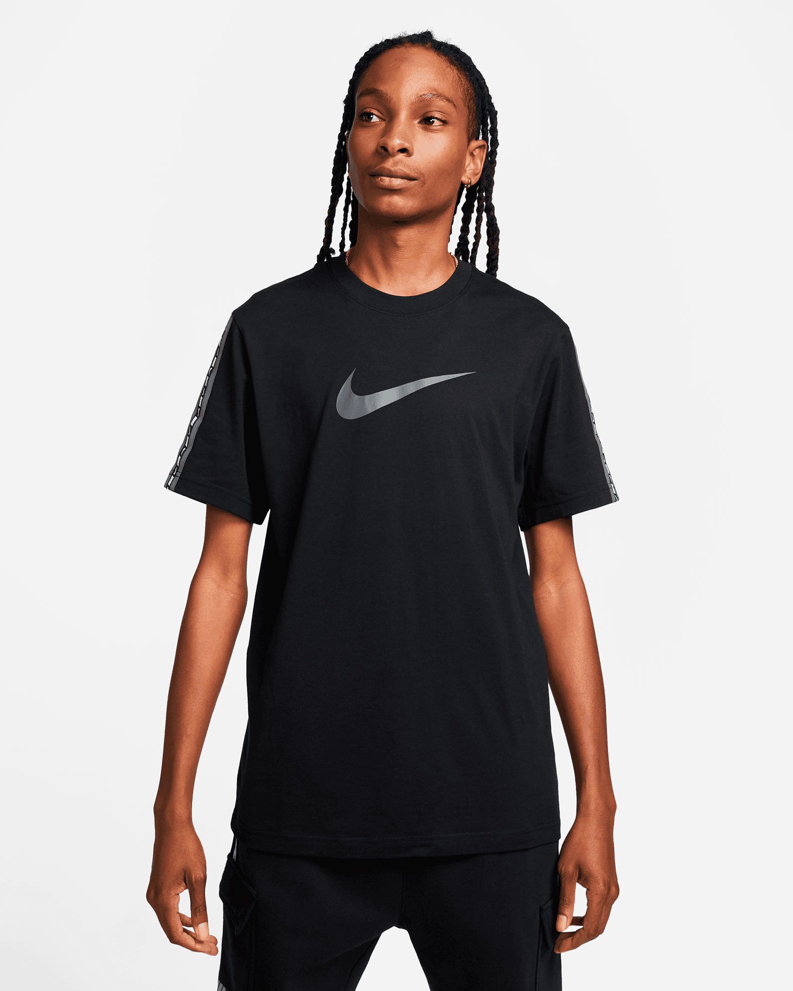 Camiseta Nike NSW Repeat - Fútbol Factory