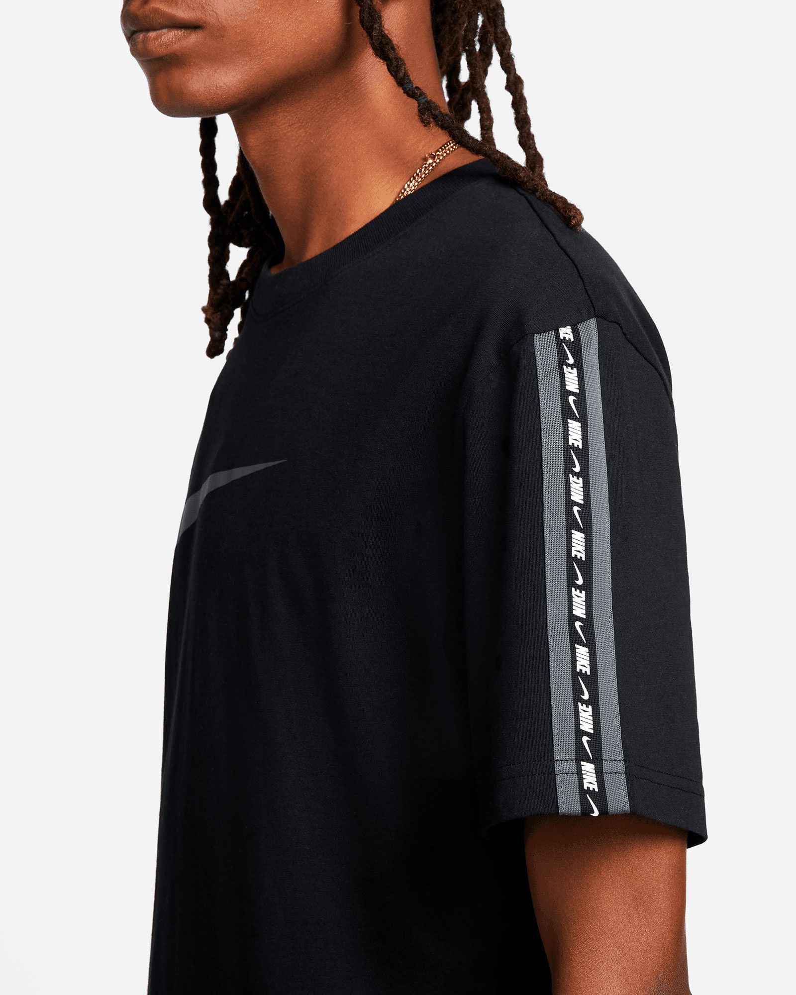 Camiseta Nike NSW Repeat - Fútbol Factory