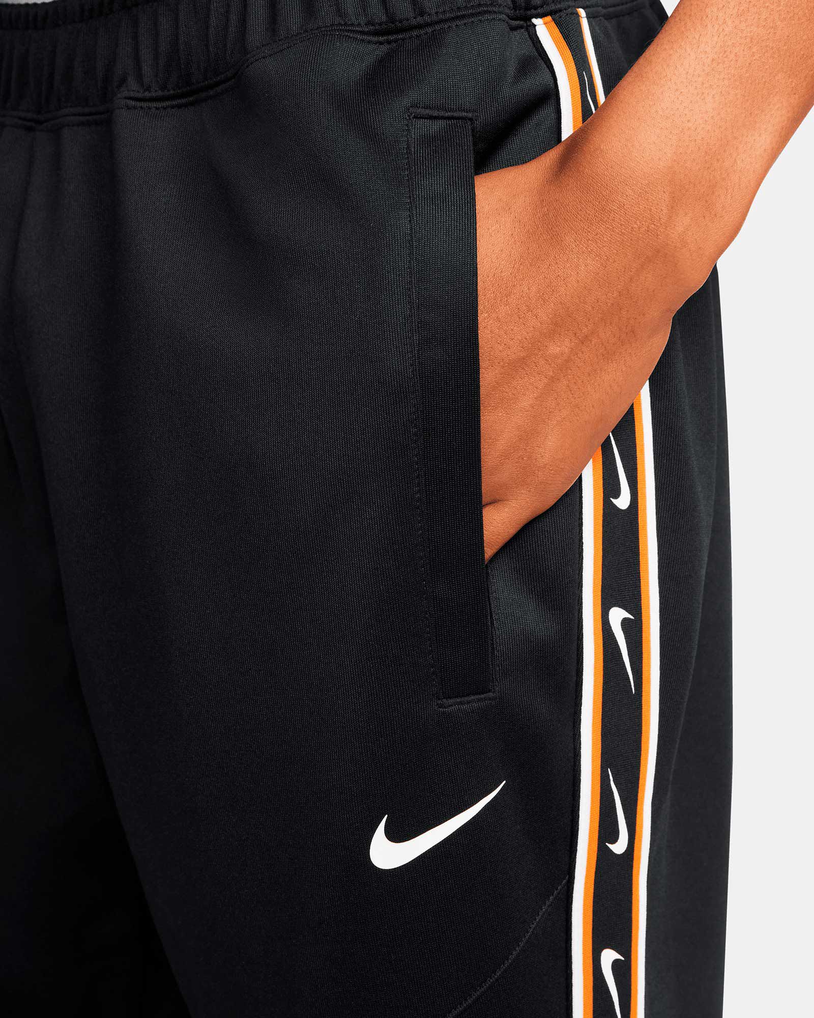 Pantalón Nike NSW Repeat Swoosh - Fútbol Factory