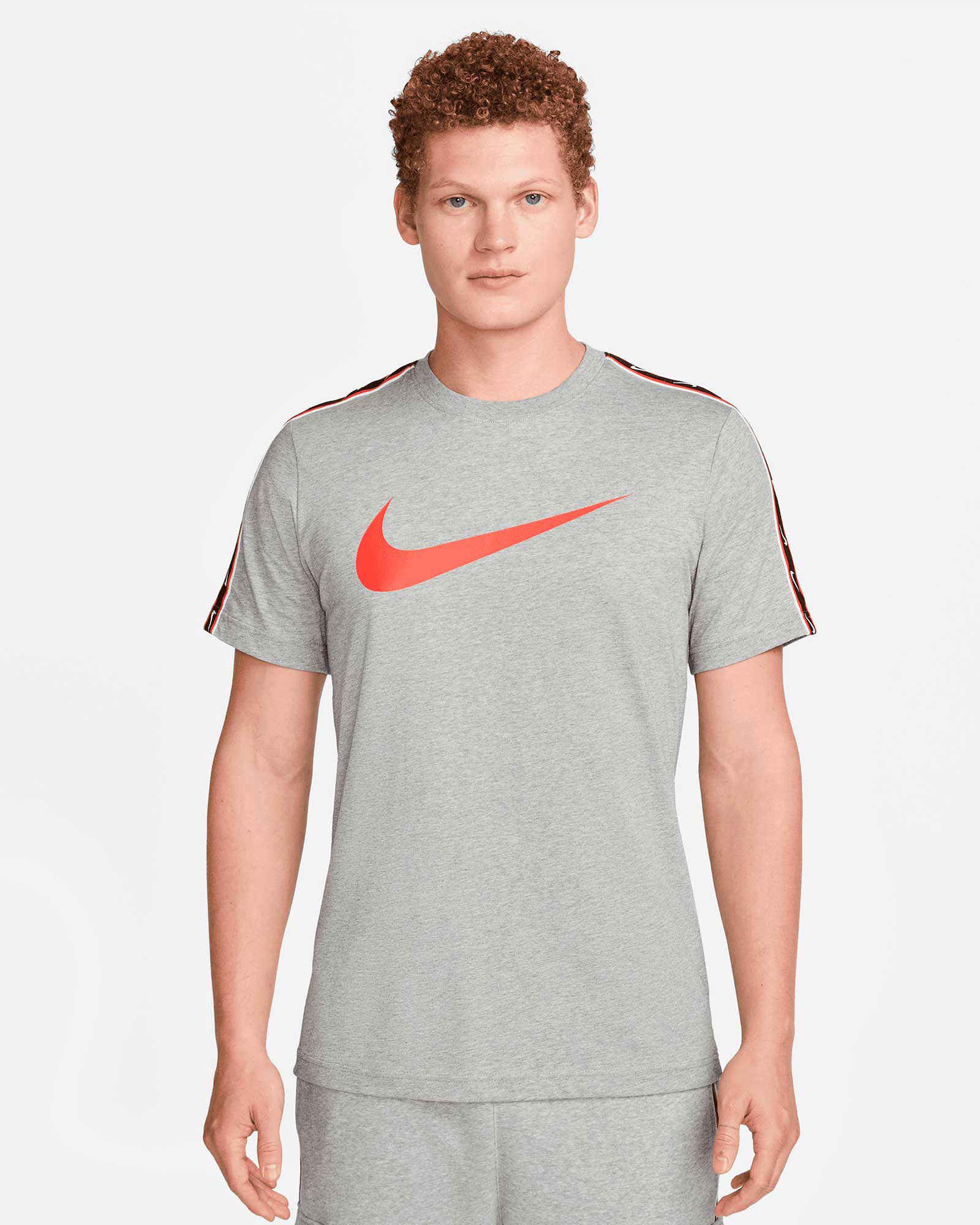 Camiseta Nike Sportswear Repeat  - Fútbol Factory