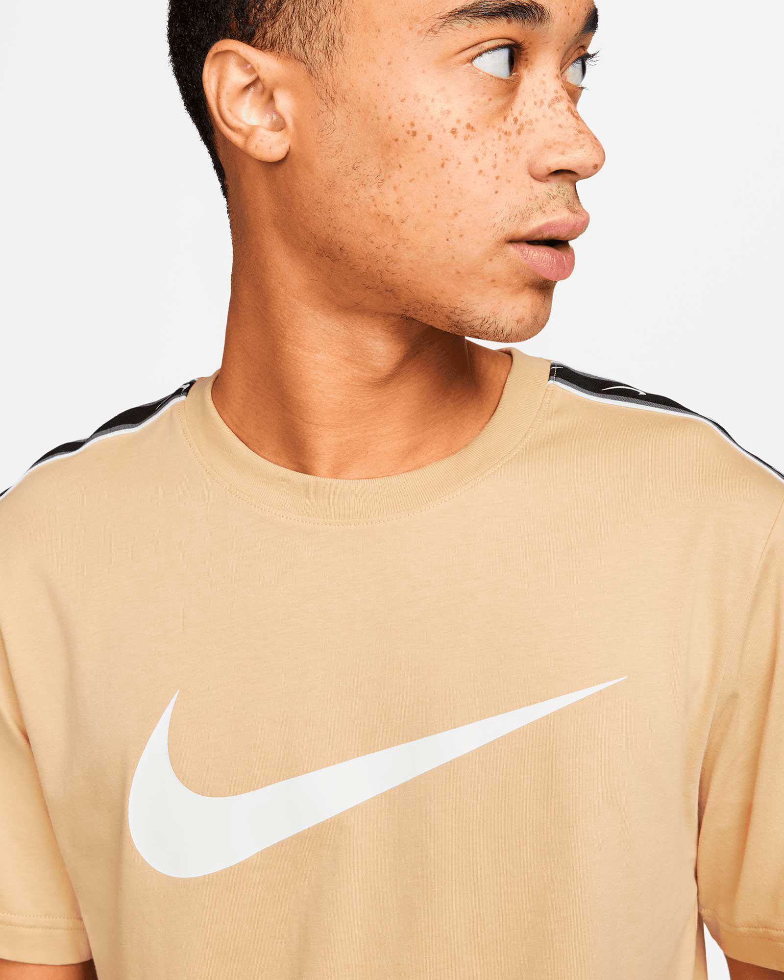 Camiseta Nike Sportswear Repeat  - Fútbol Factory