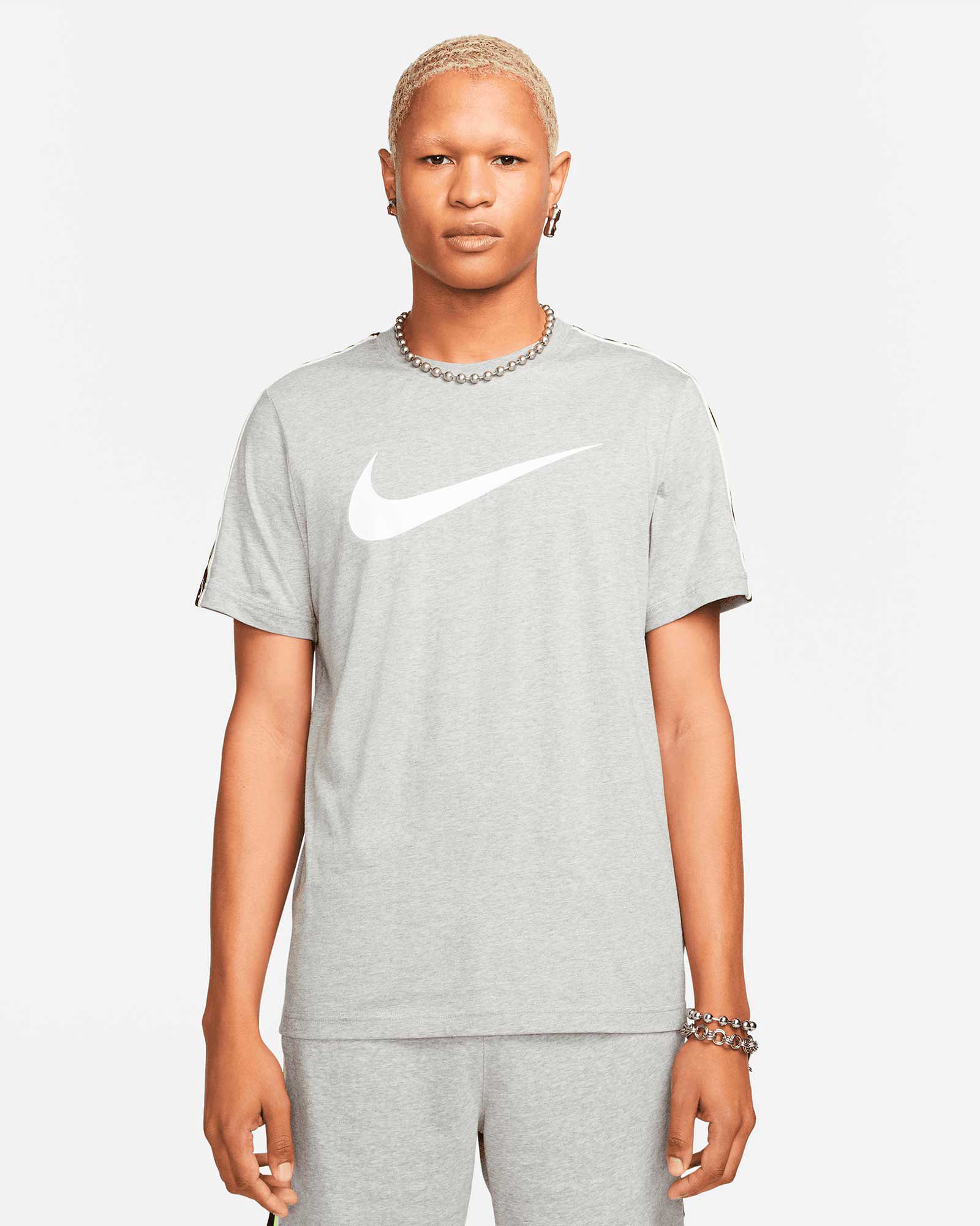 Camiseta Nike Dri-FIT Sportwear Repeat  - Fútbol Factory