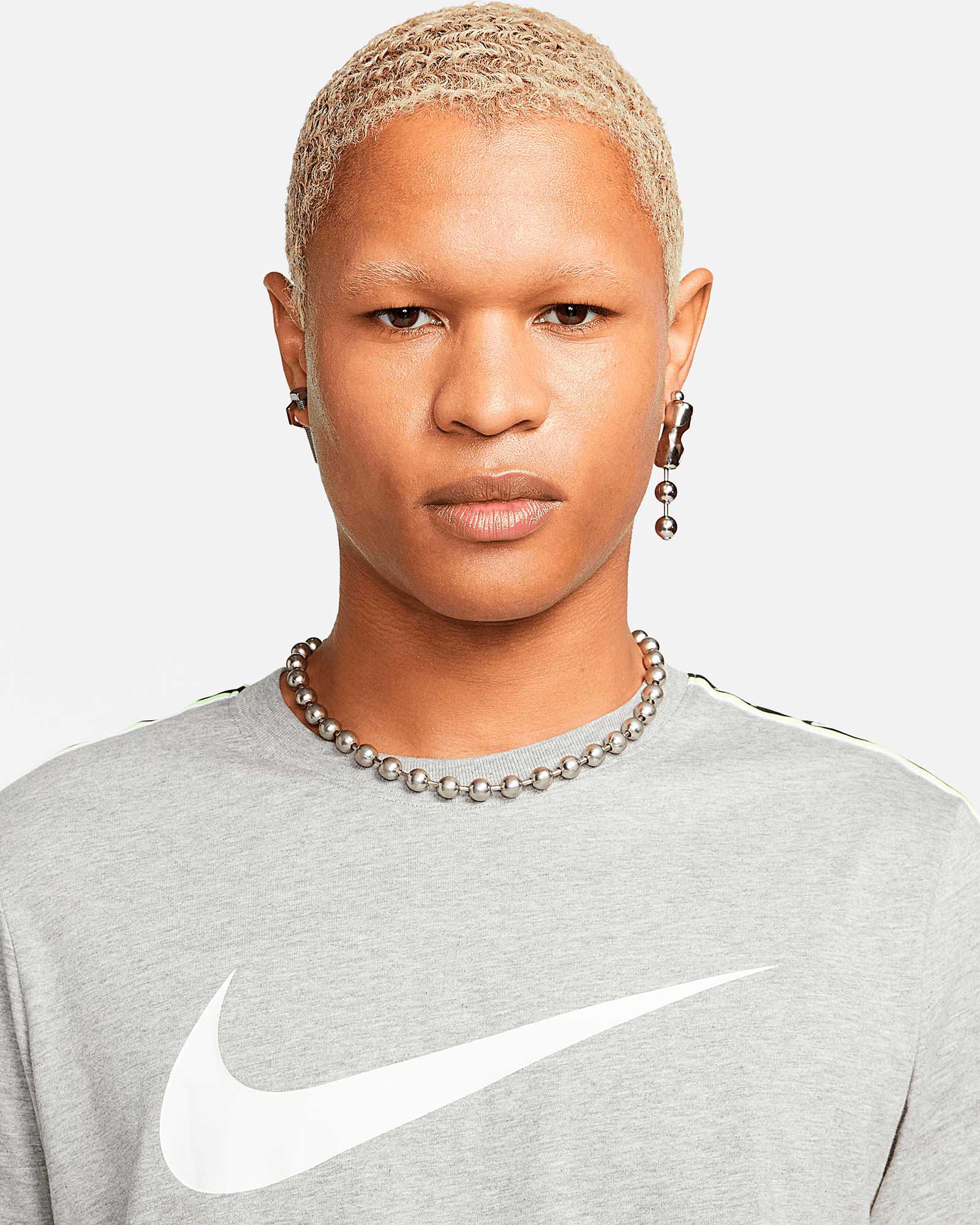 Camiseta Nike Dri-FIT Sportwear Repeat  - Fútbol Factory