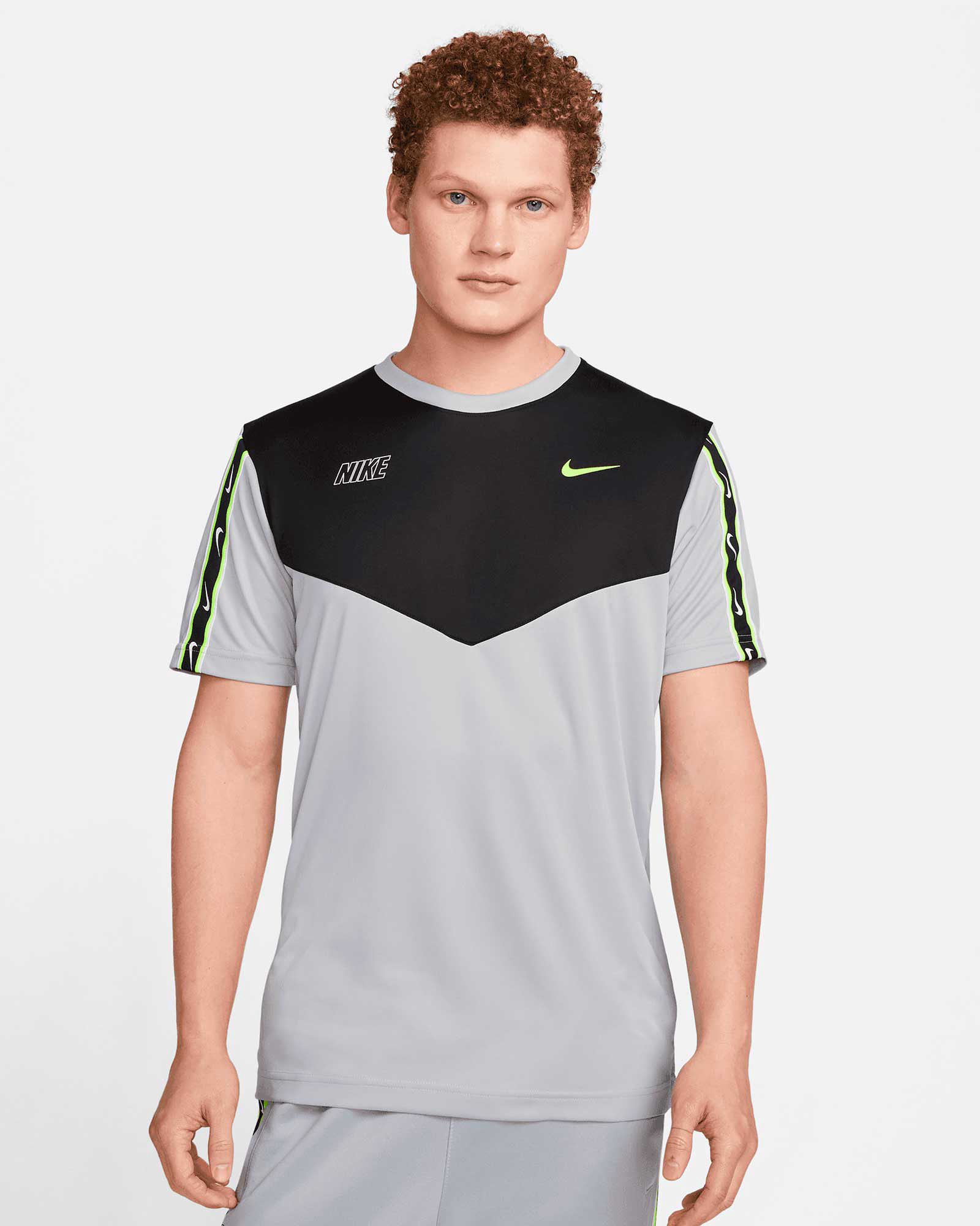 Camiseta Nike Dri-FIT Sportwear Repeat  - Fútbol Factory