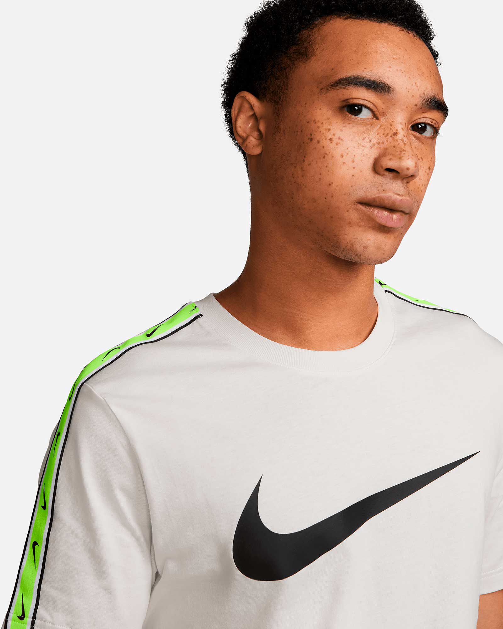 Camiseta Nike Sportswear Repeat - Fútbol Factory