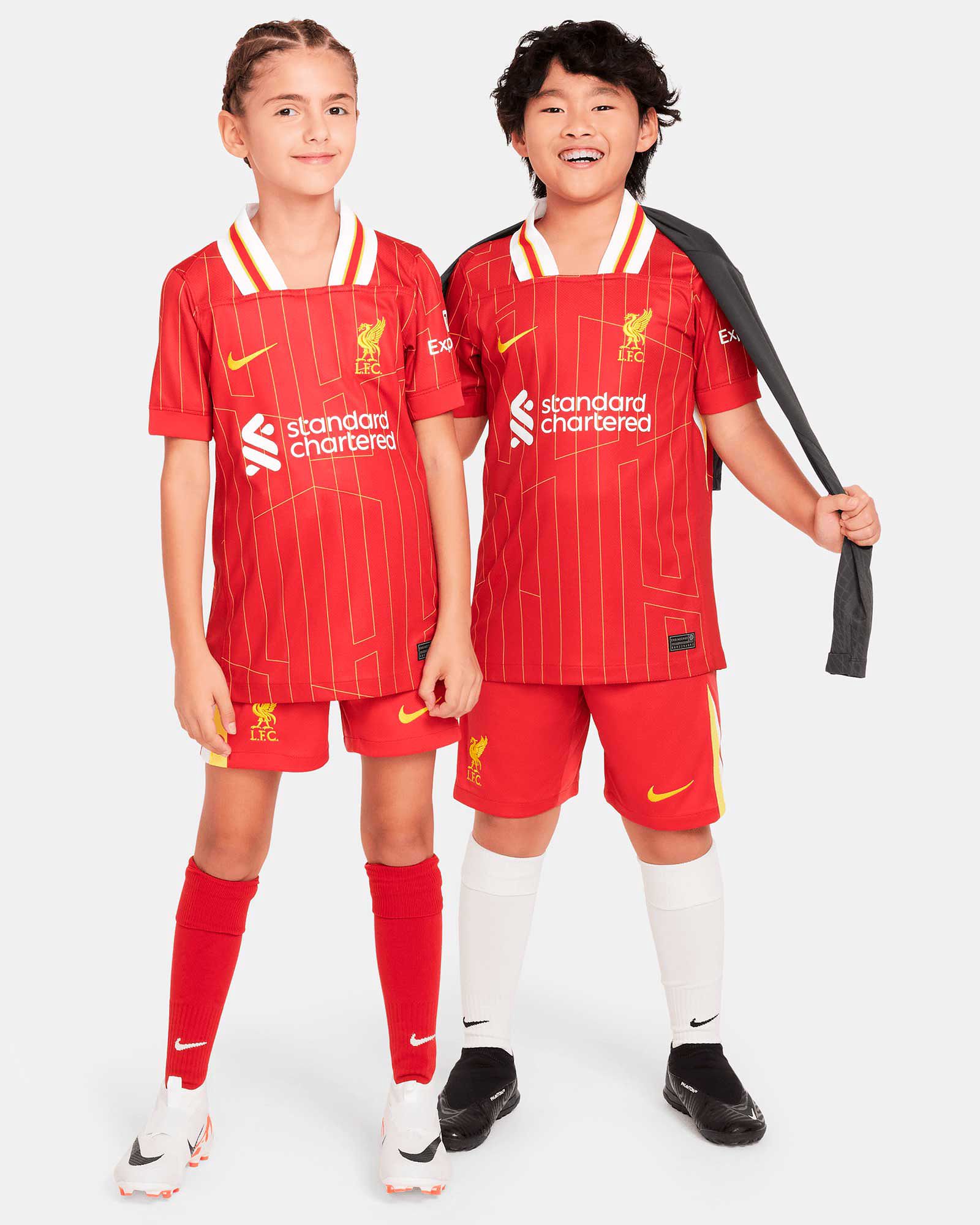 Conjunto 1ª Liverpool FC 2024/2025 - Fútbol Factory