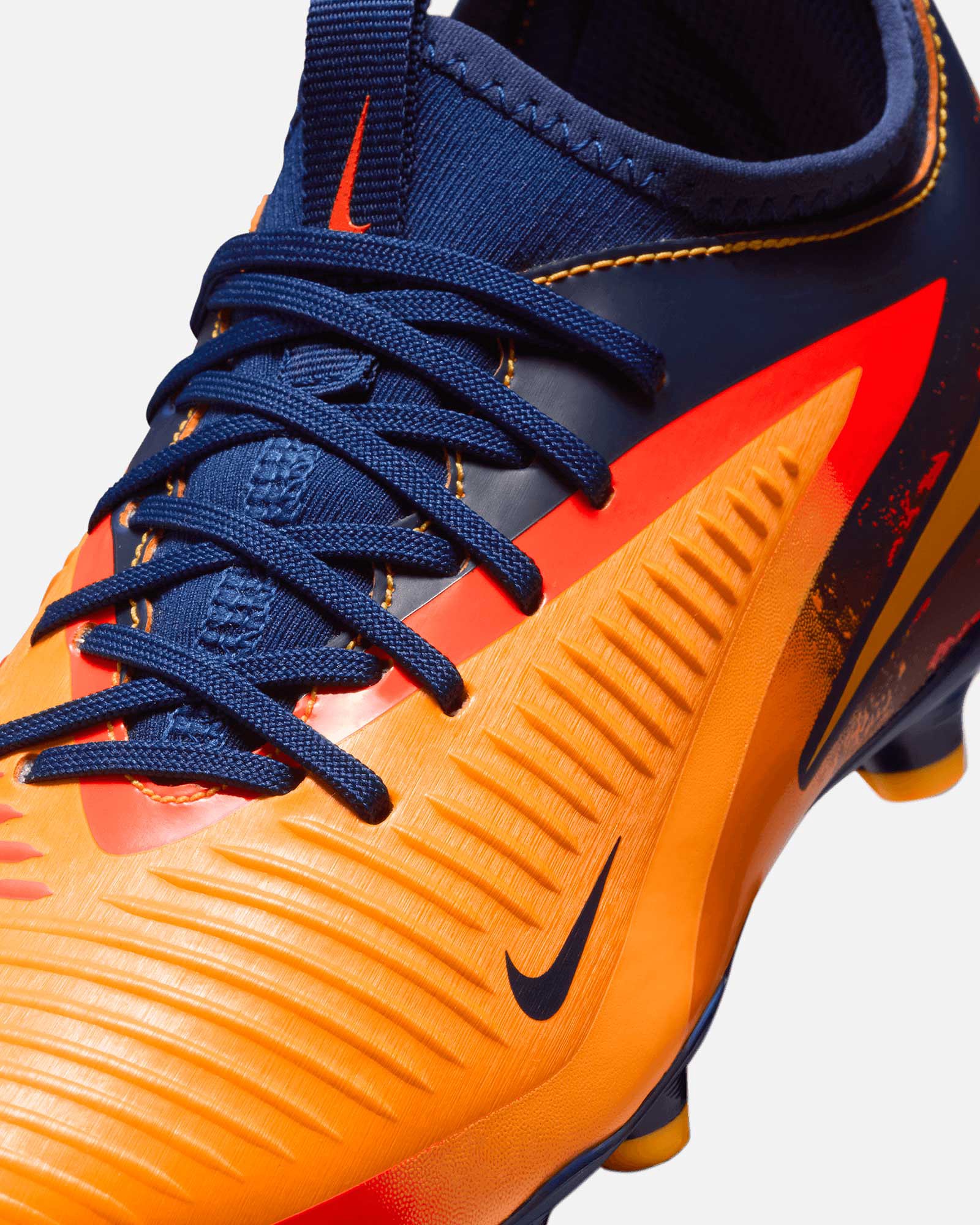 Botas Nike Phantom 6 Low Academy FG/MG Erling Haaland - Fútbol Factory