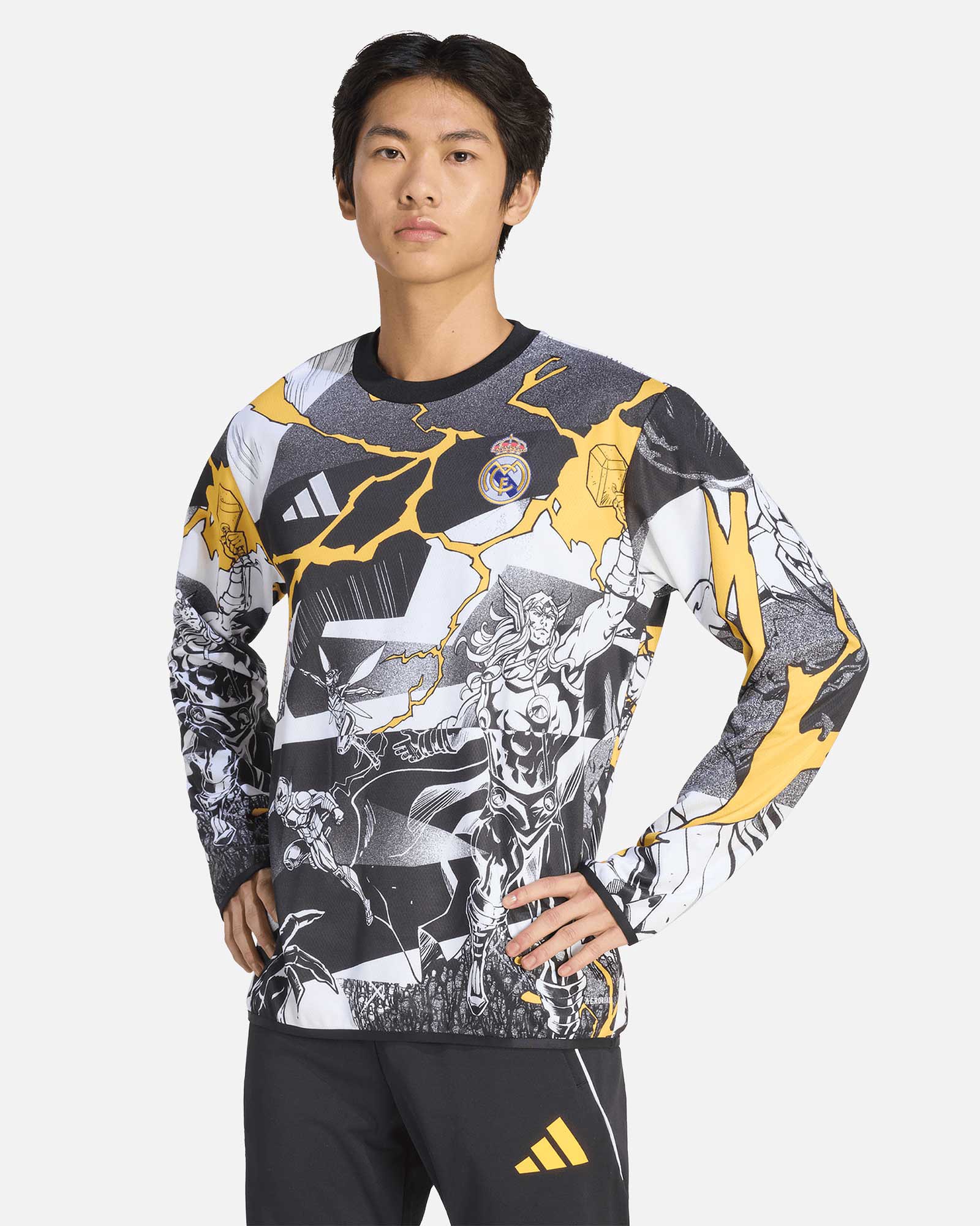 Sudadera Real Madrid 2025/2026 Marvel Avengers Prematch Warm - Fútbol Factory