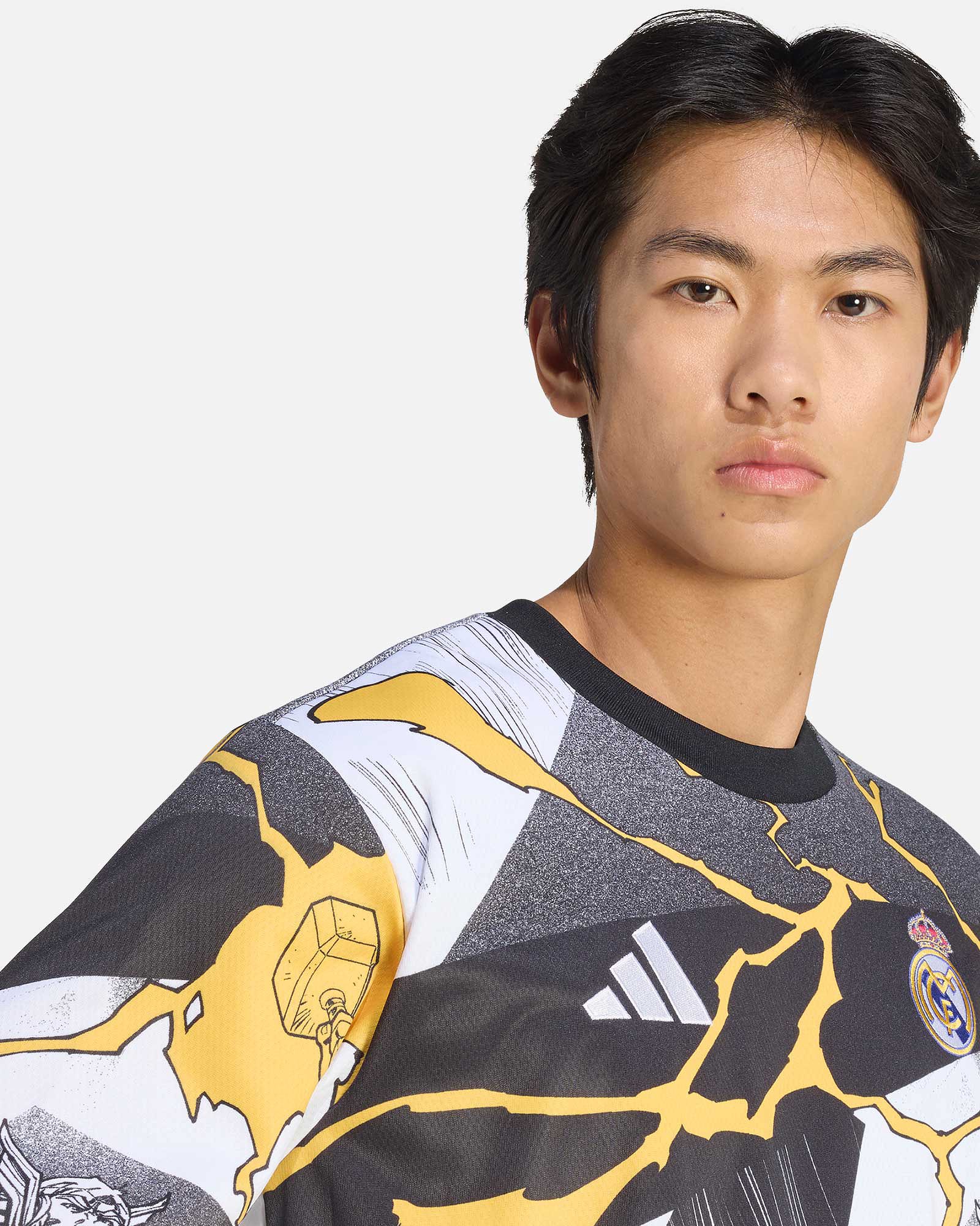 Sudadera Real Madrid 2025/2026 Marvel Avengers Prematch Warm - Fútbol Factory