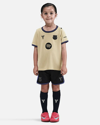 Mini conjunto 2ª FC Barcelona 2025/2026 ft. Kobe