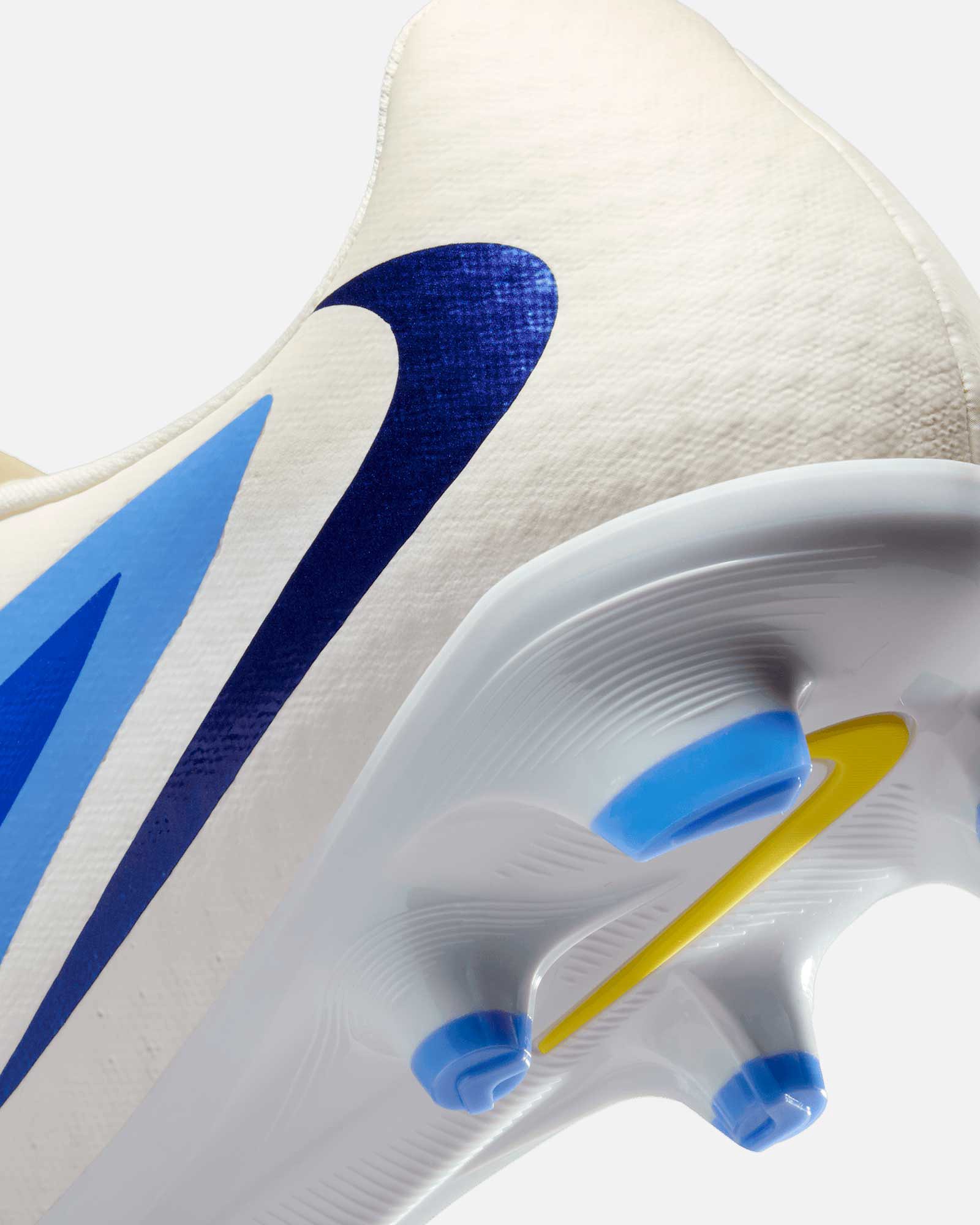 Botas Nike Phantom 6 Low Academy FG/MG - Fútbol Factory
