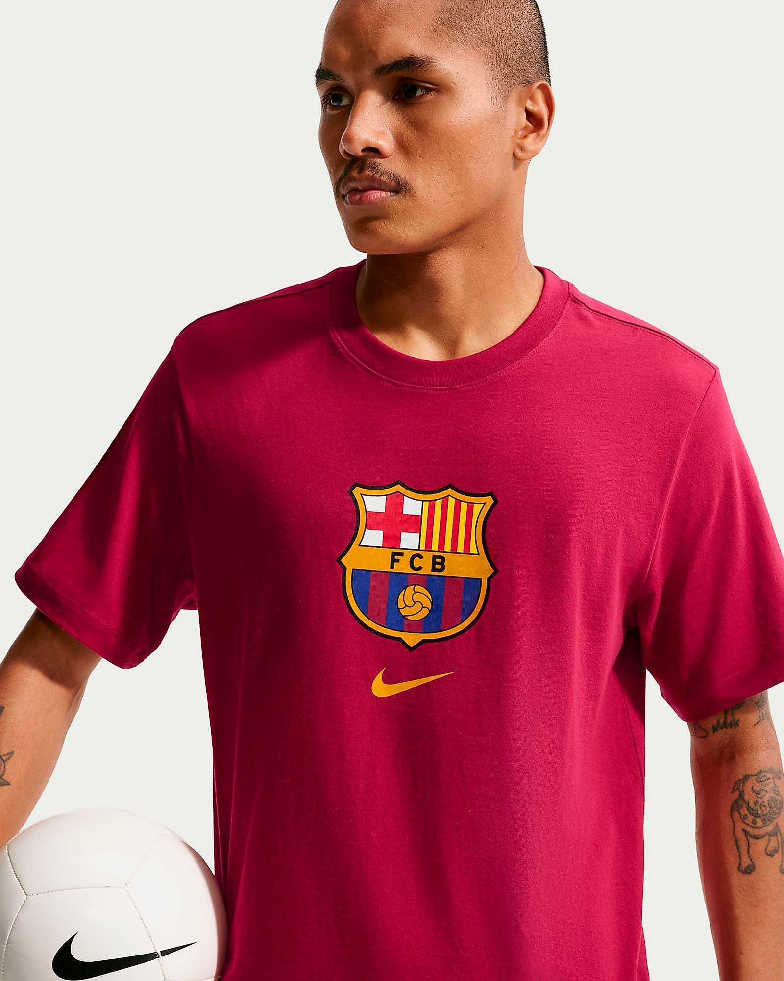 Camisola FC Barcelona 2026/2027 Crest Camisola FC Barcelona 2026/2027 Crest - Fútbol Factory