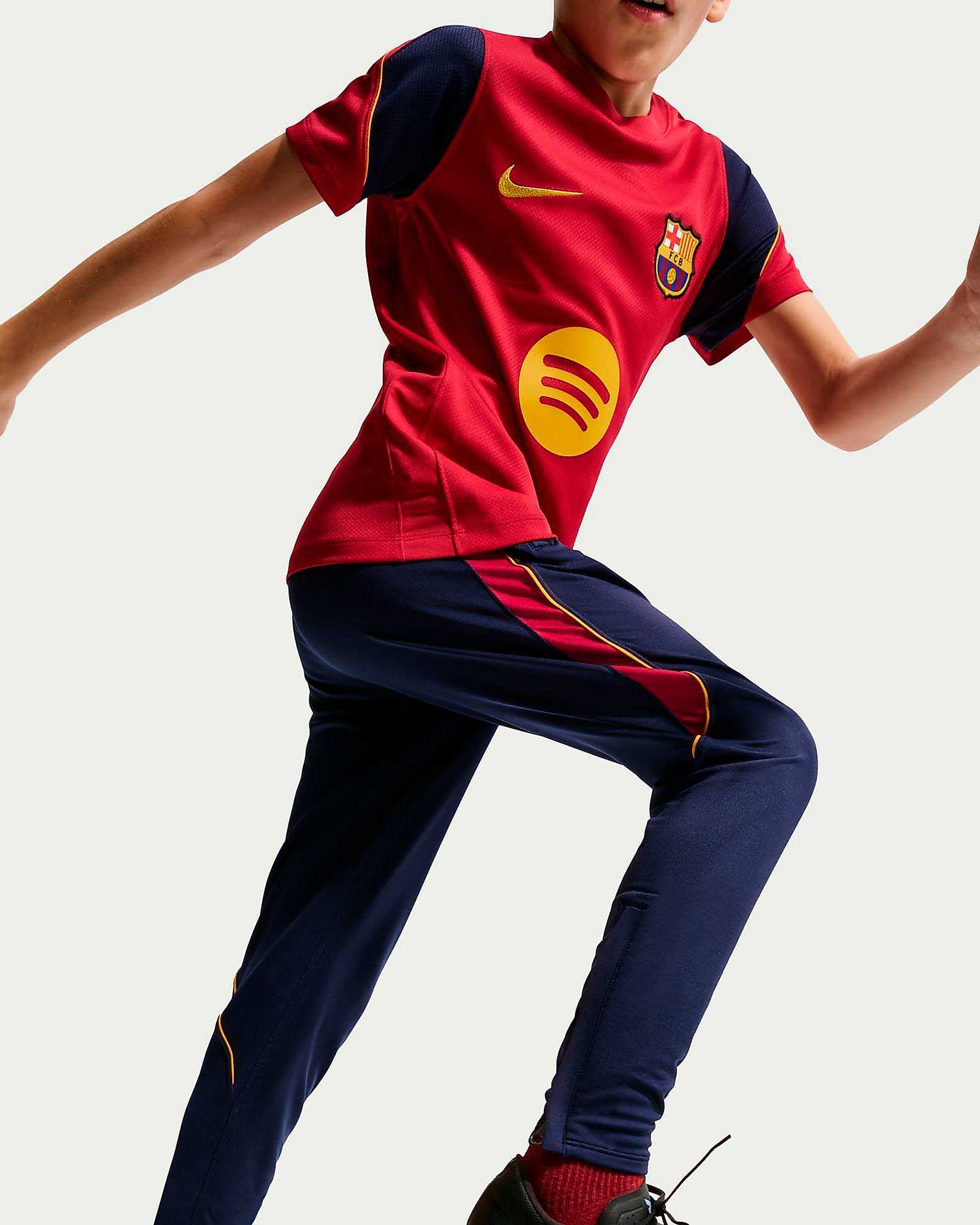 Pantalão comprido FC Barcelona 2026/2027 Strike Pantalão comprido FC Barcelona 2026/2027 Strike - Fútbol Factory