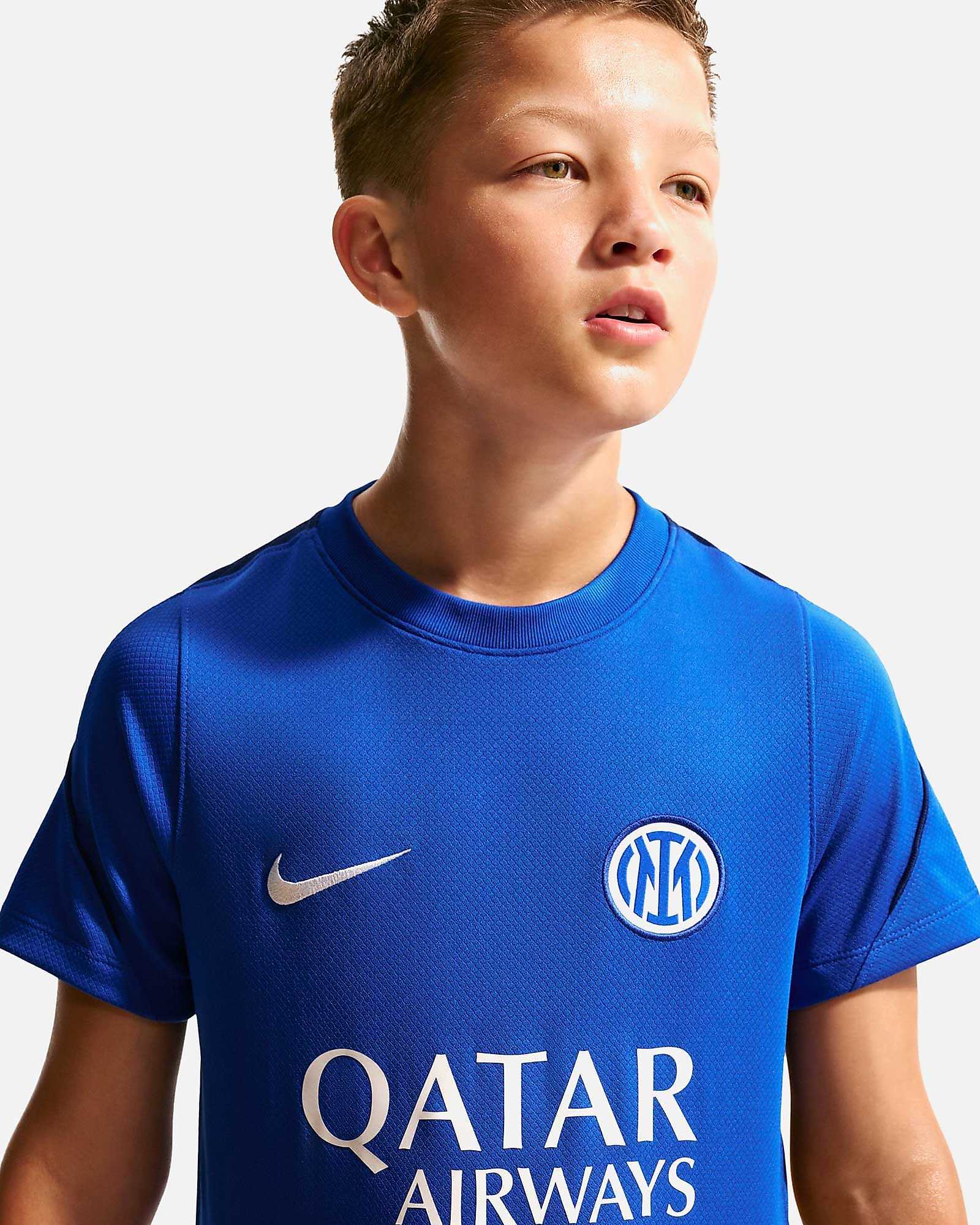 Camisola Inter de Milão 2026/2027 Strike Camisola Inter de Milão 2026/2027 Strike - Fútbol Factory