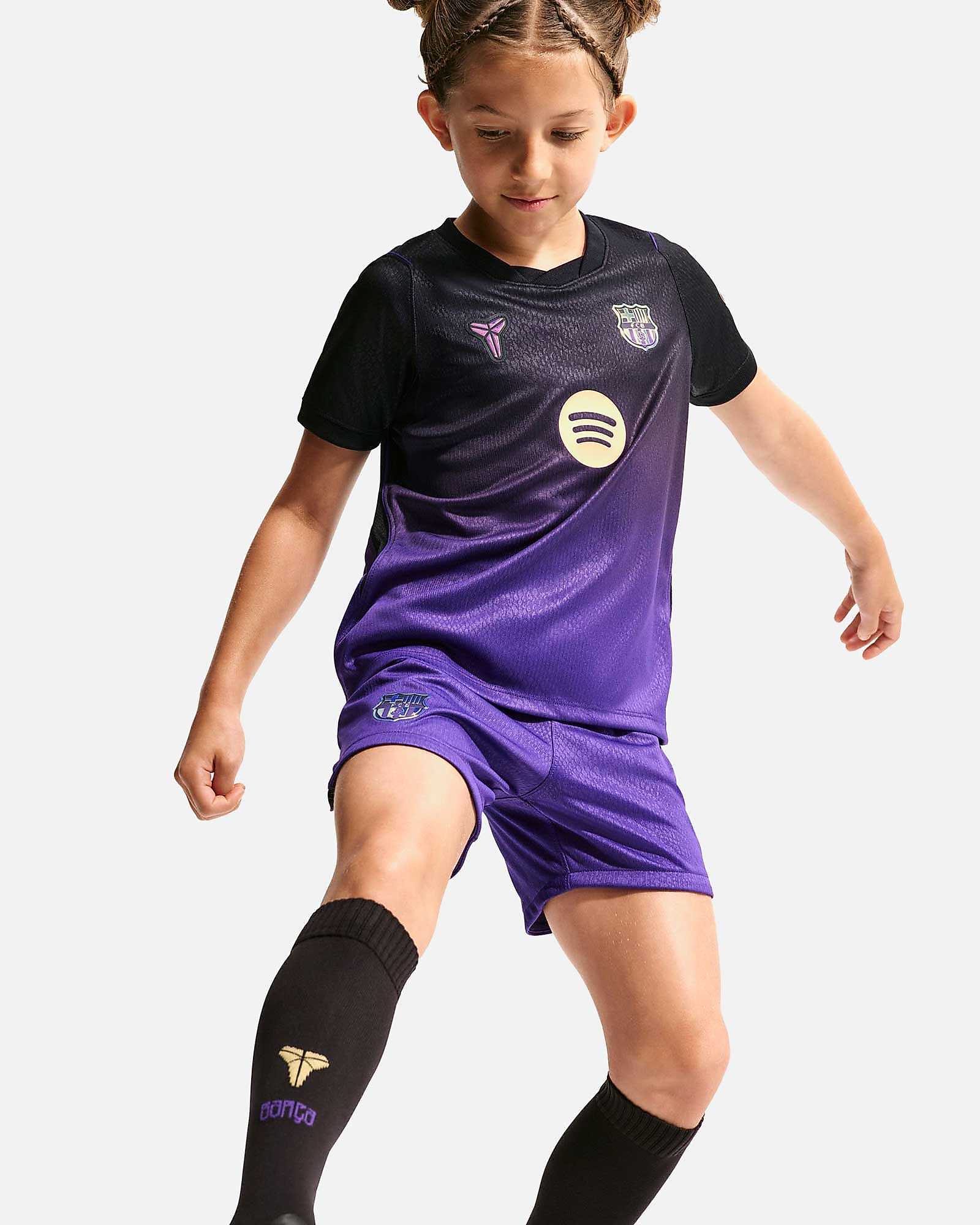 Conjunto 2ª FC Barcelona 2026/2027 Kobe Conjunto 2ª FC Barcelona 2026/2027 Kobe - Fútbol Factory