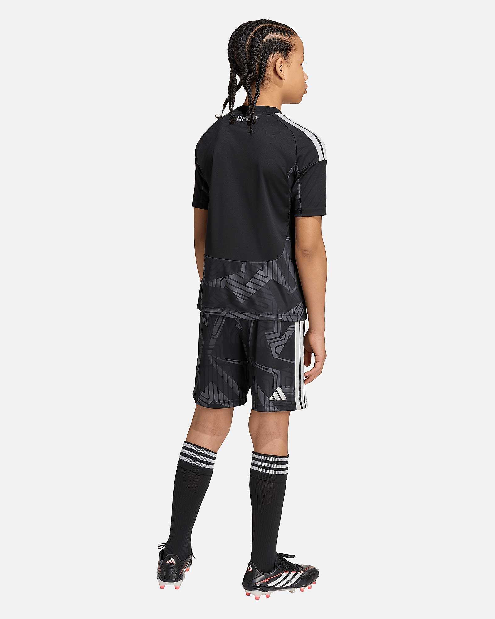 Conjunto de portero 1ª Real Madrid 2026/2027 Conjunto de portero 1ª Real Madrid 2026/2027 - Fútbol Factory