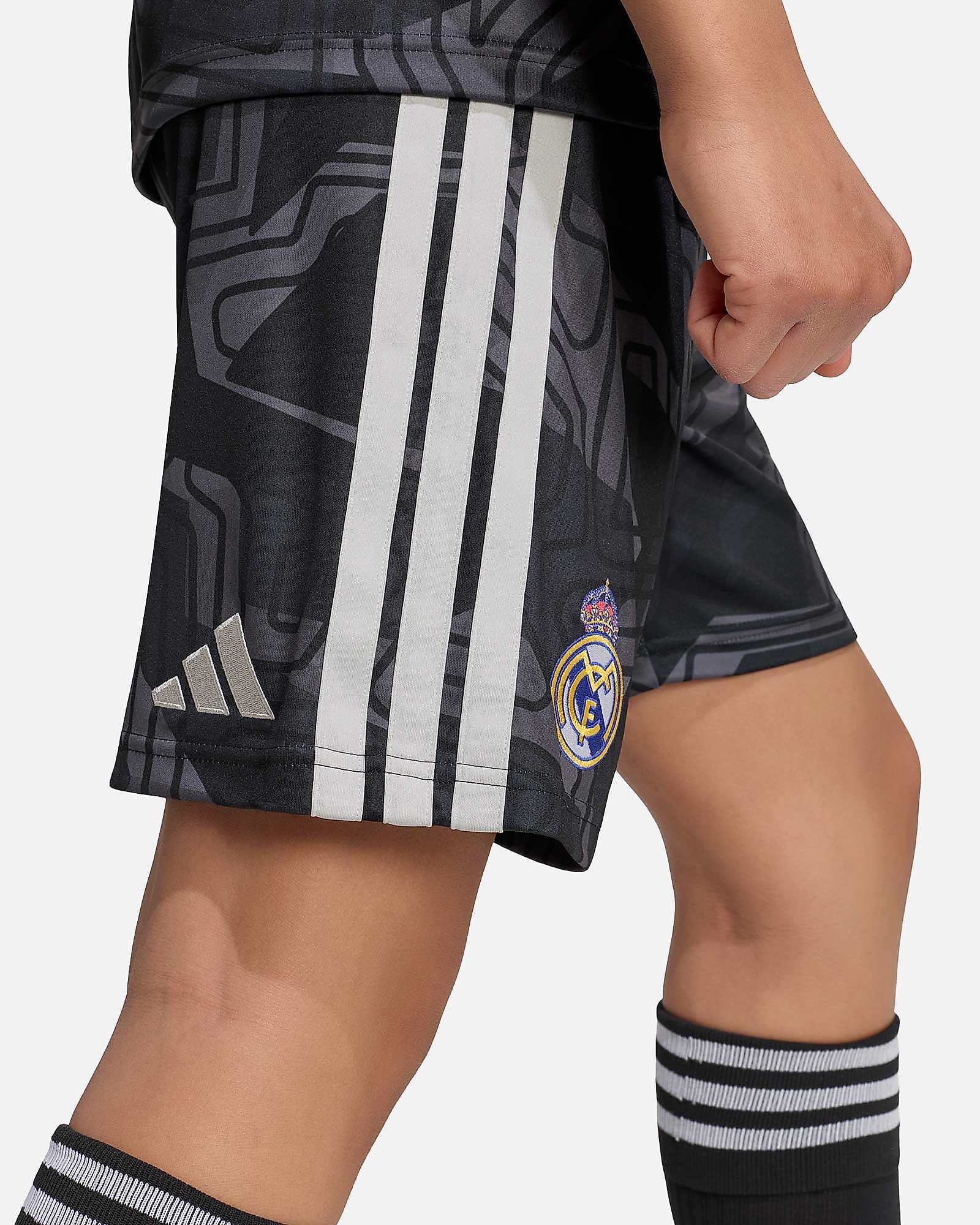 Conjunto de portero 1ª Real Madrid 2026/2027 Conjunto de portero 1ª Real Madrid 2026/2027 - Fútbol Factory