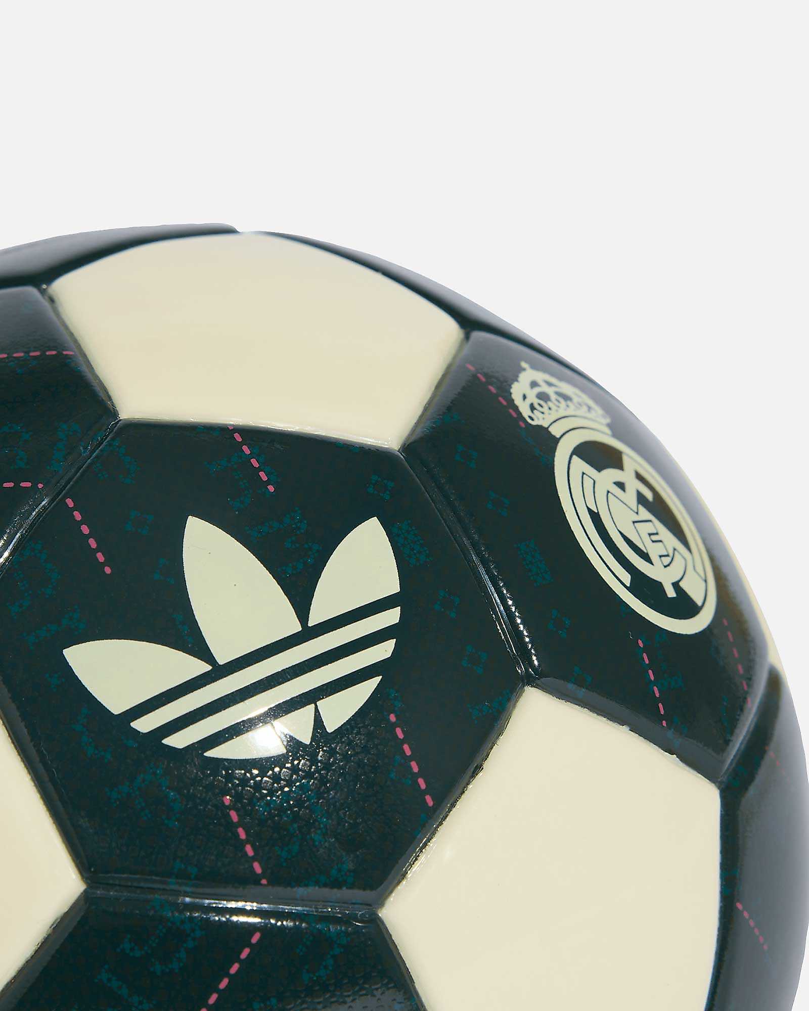 Mini balón Real Madrid 2026/2027 Mini balón Real Madrid 2026/2027 - Fútbol Factory