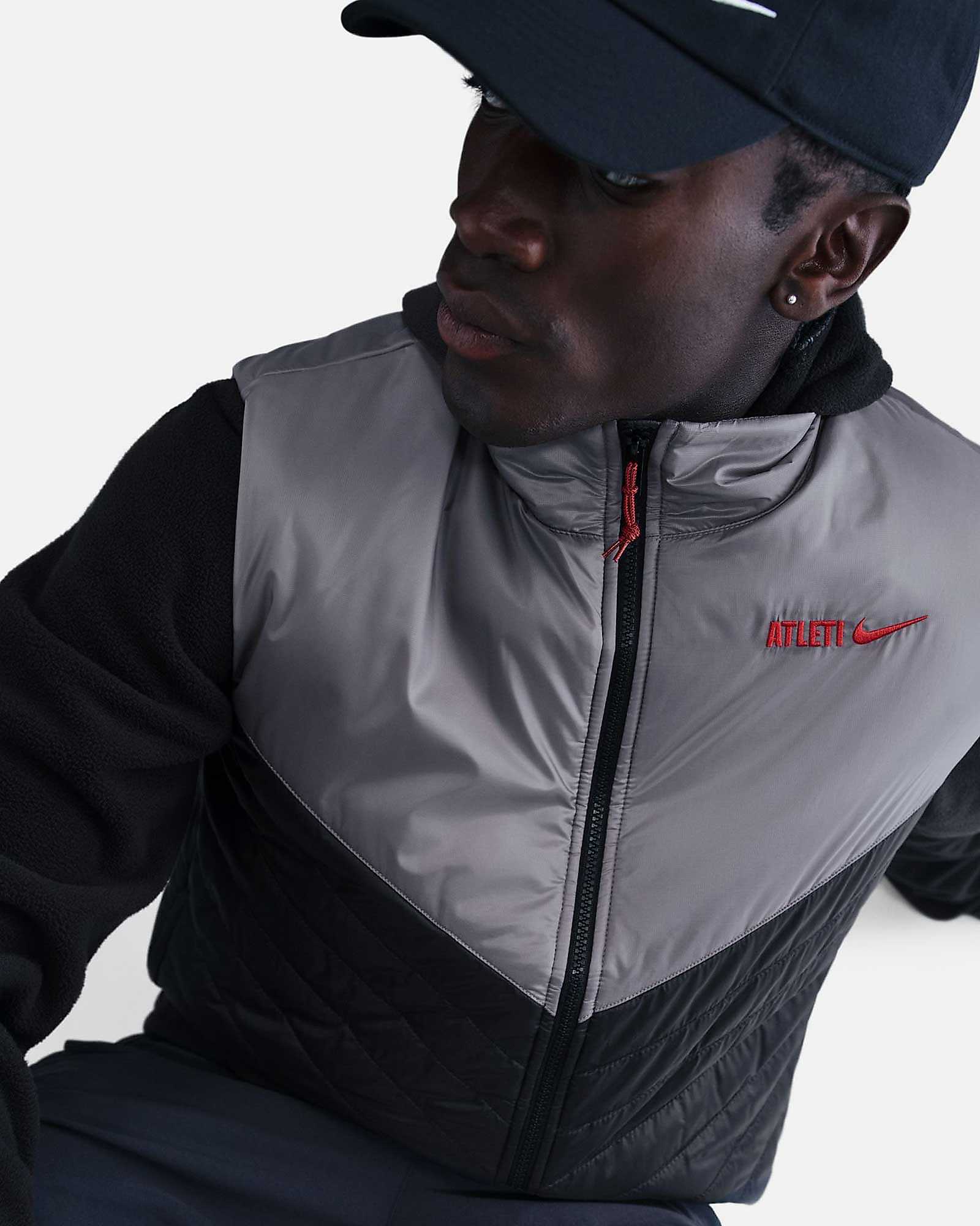 Chaqueta Atlético Madrid 2025/2026 Essential Windrunner Chaqueta Atlético Madrid 2025/2026 Essential Windrunner - Fútbol Factory